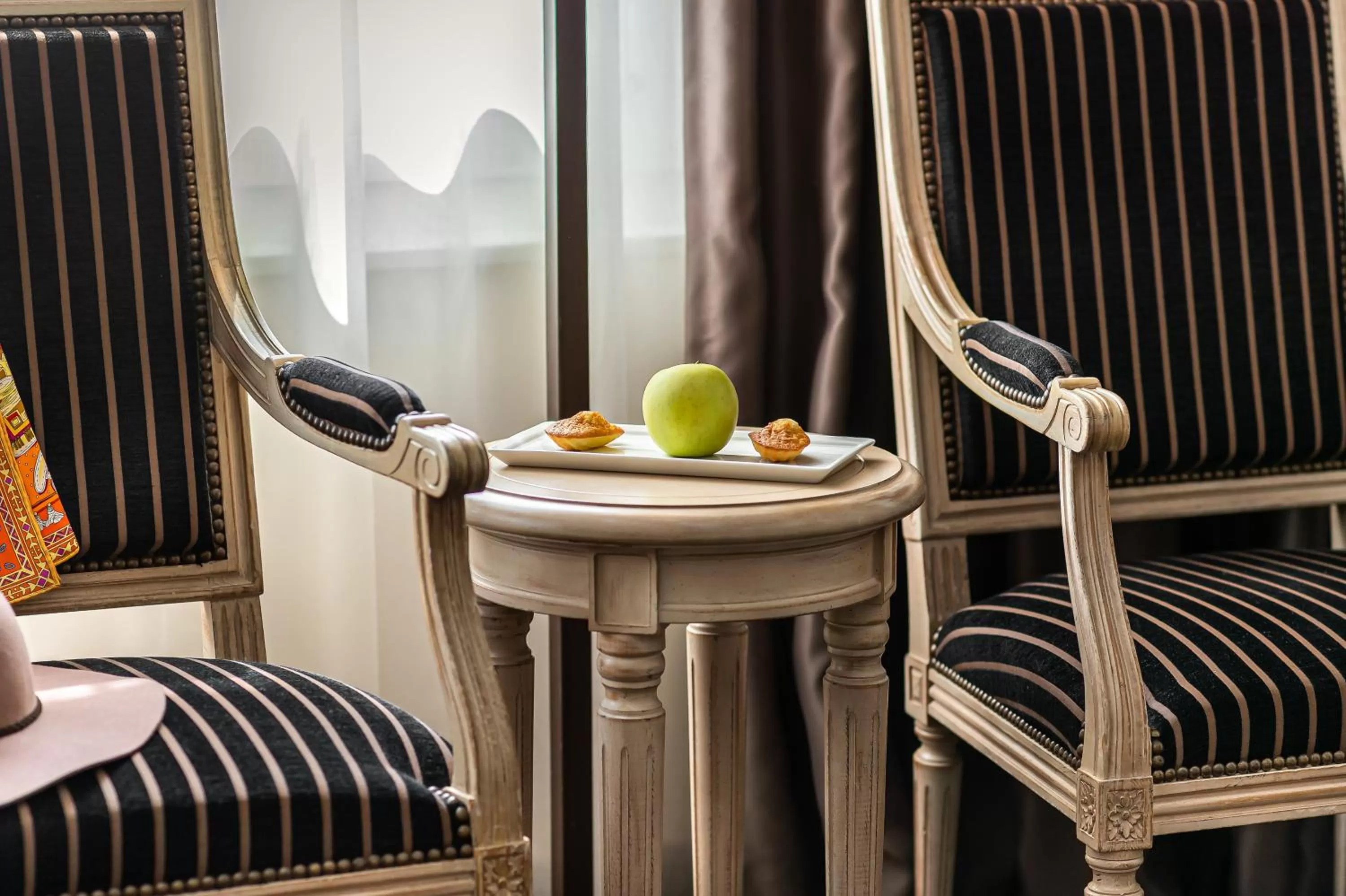 Seating area in Royal Manotel