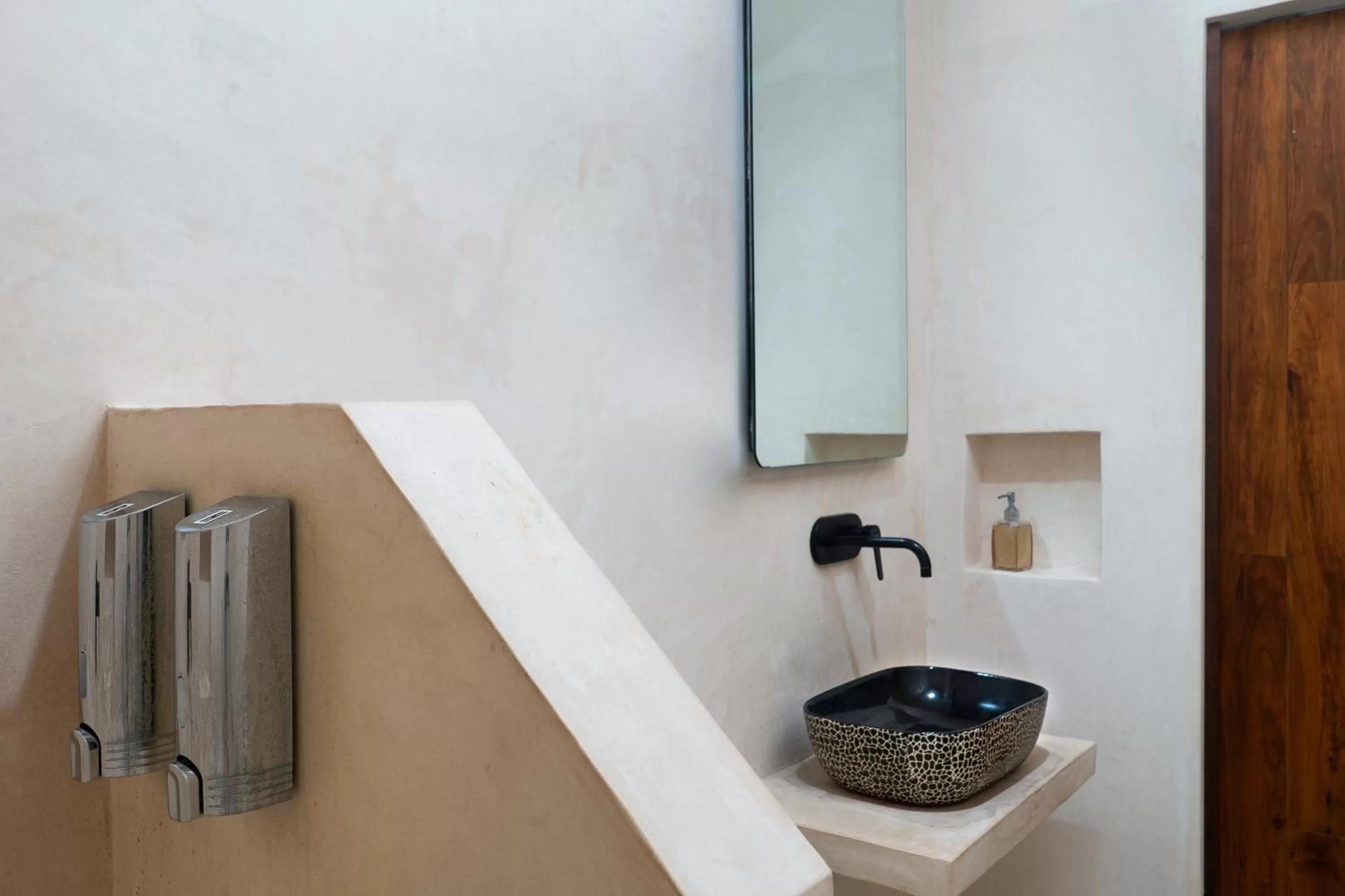 Kitchen/Kitchenette in UJO Condo Boutique