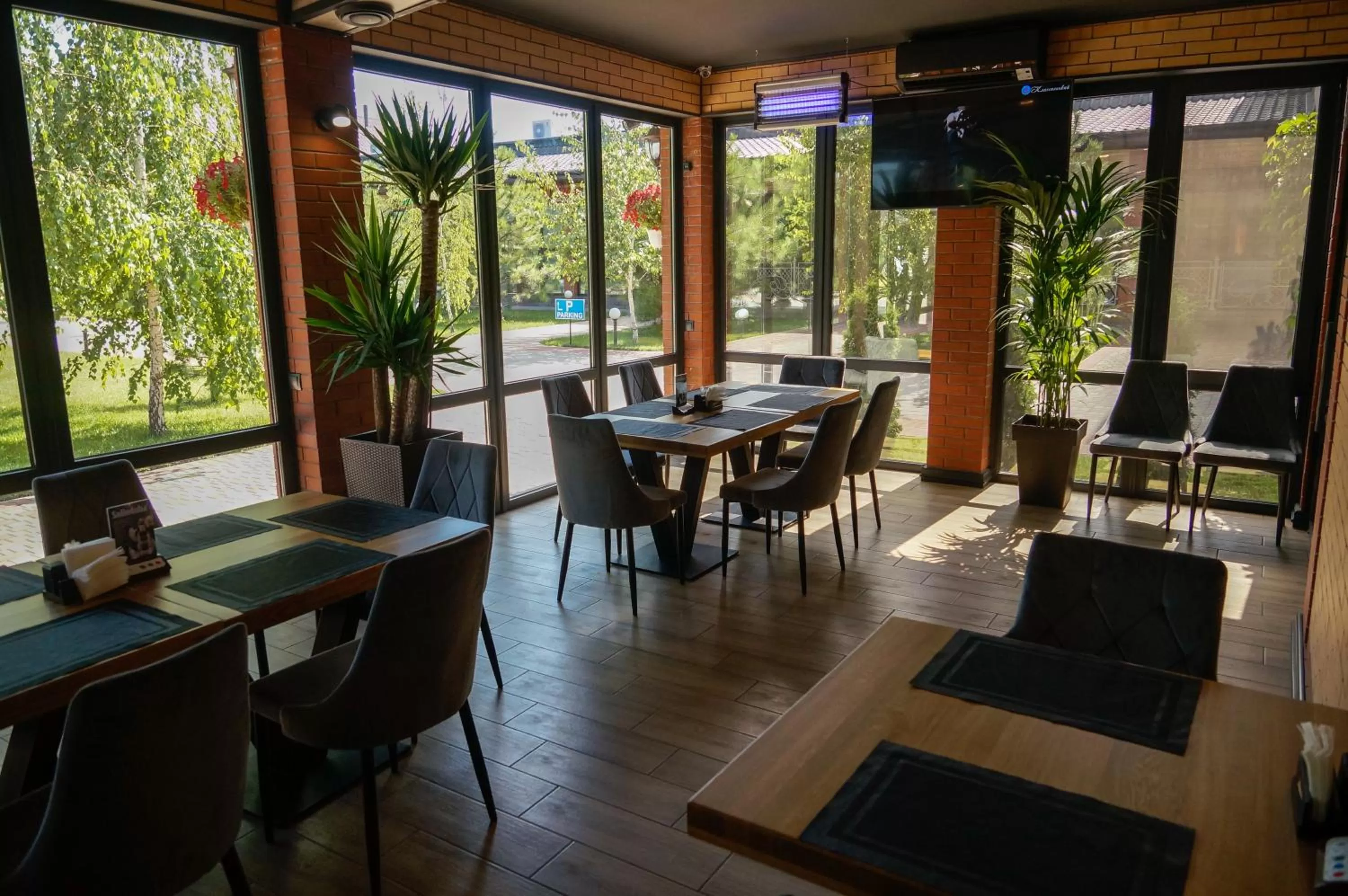 Restaurant/places to eat in Delta Hotel