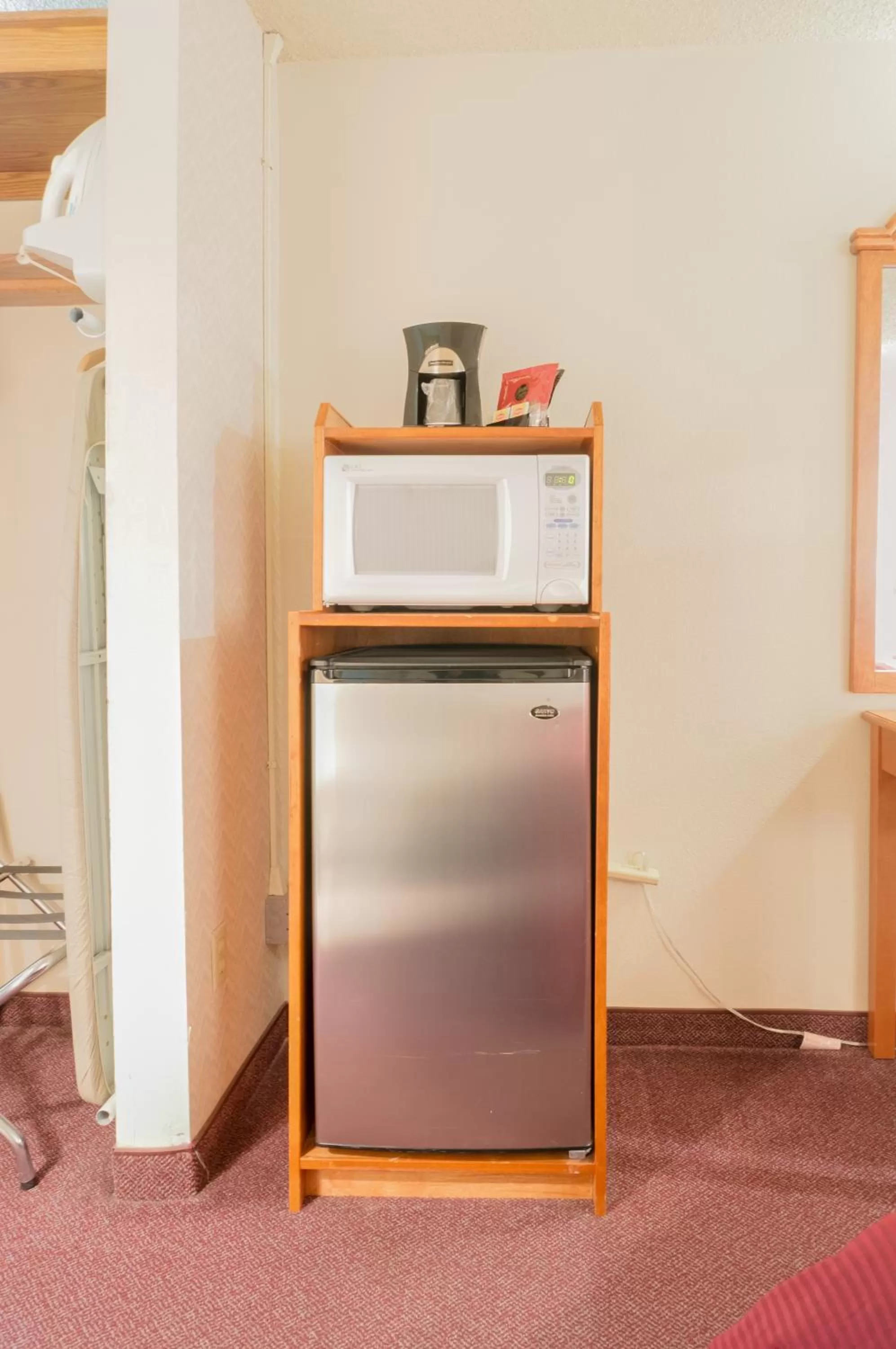 Coffee/tea facilities in GuestHouse Inn Fife