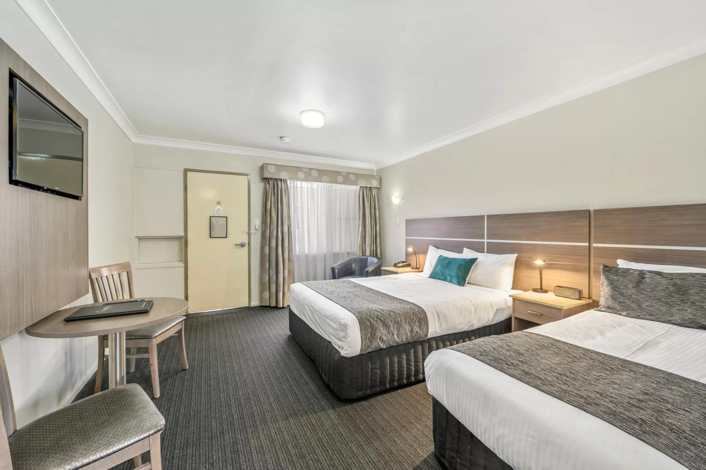 Bed in Quality Inn Ashby House Tamworth