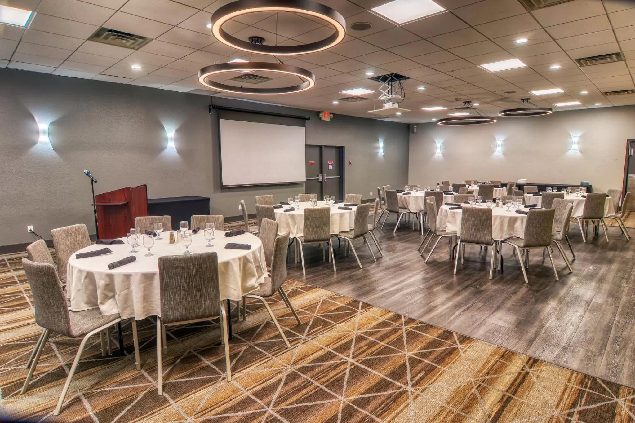 Meeting/conference room in Holiday Inn Detroit Lakes by IHG