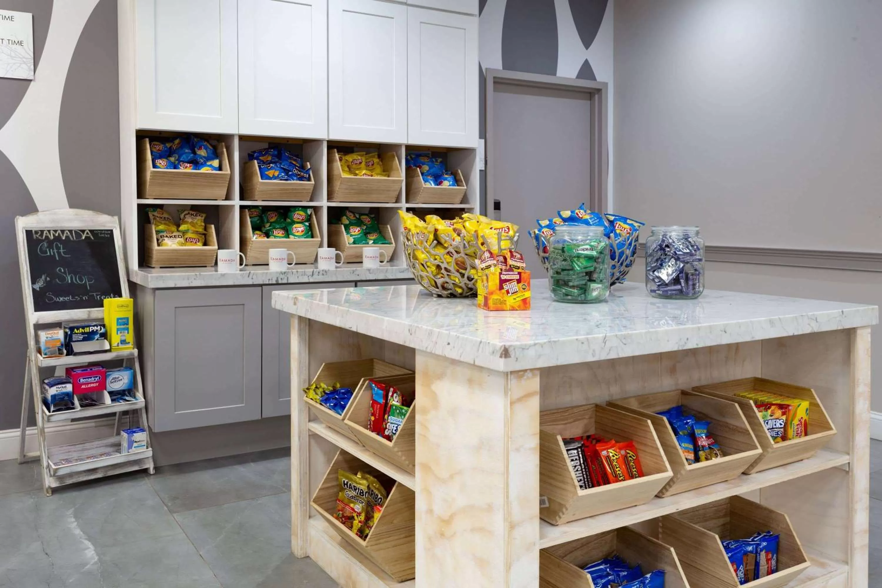 Restaurant/places to eat in Ramada by Wyndham Hartford North - Bradley Airport