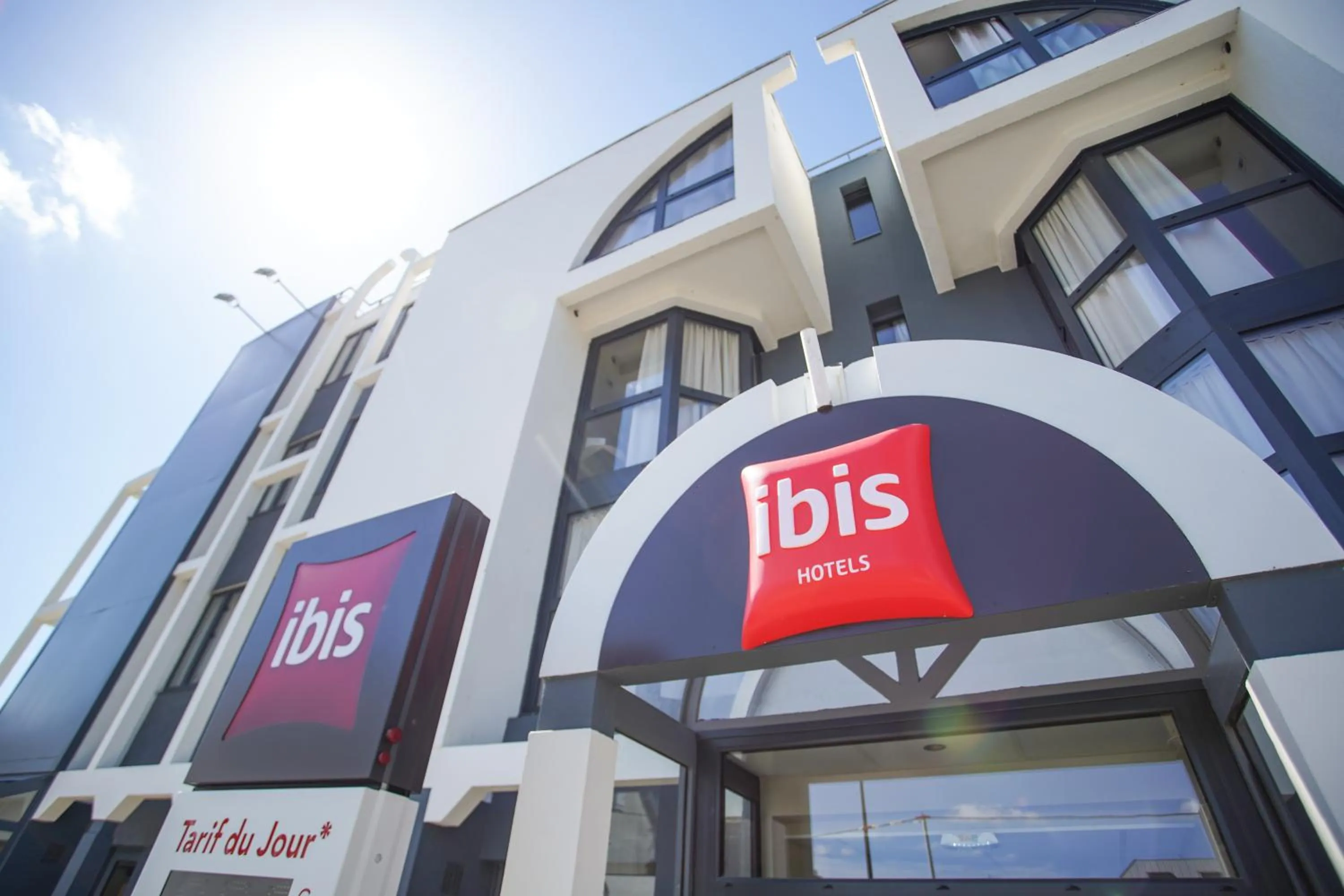 Facade/entrance in Ibis Tours Centre Giraudeau