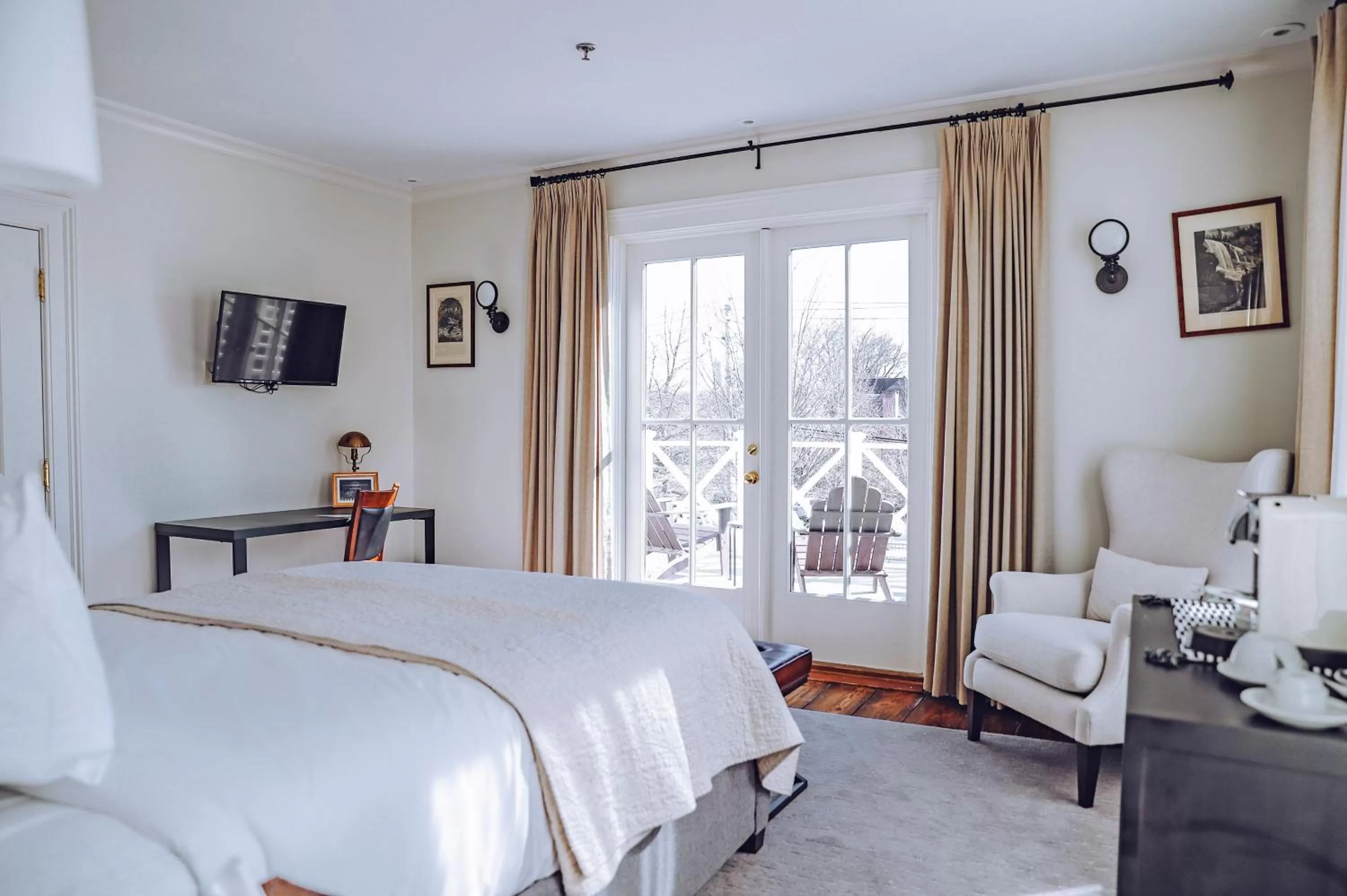 View (from property/room), Bed in Hotel Fauchere