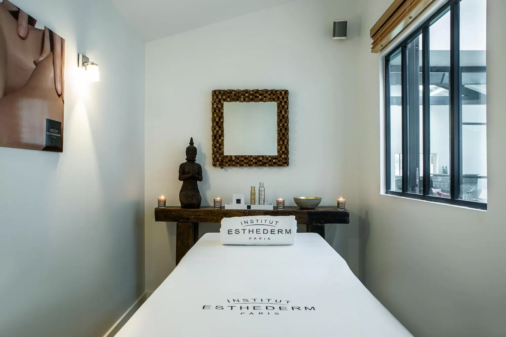 Massage, Bed in Chateau du Palanquey & SPA