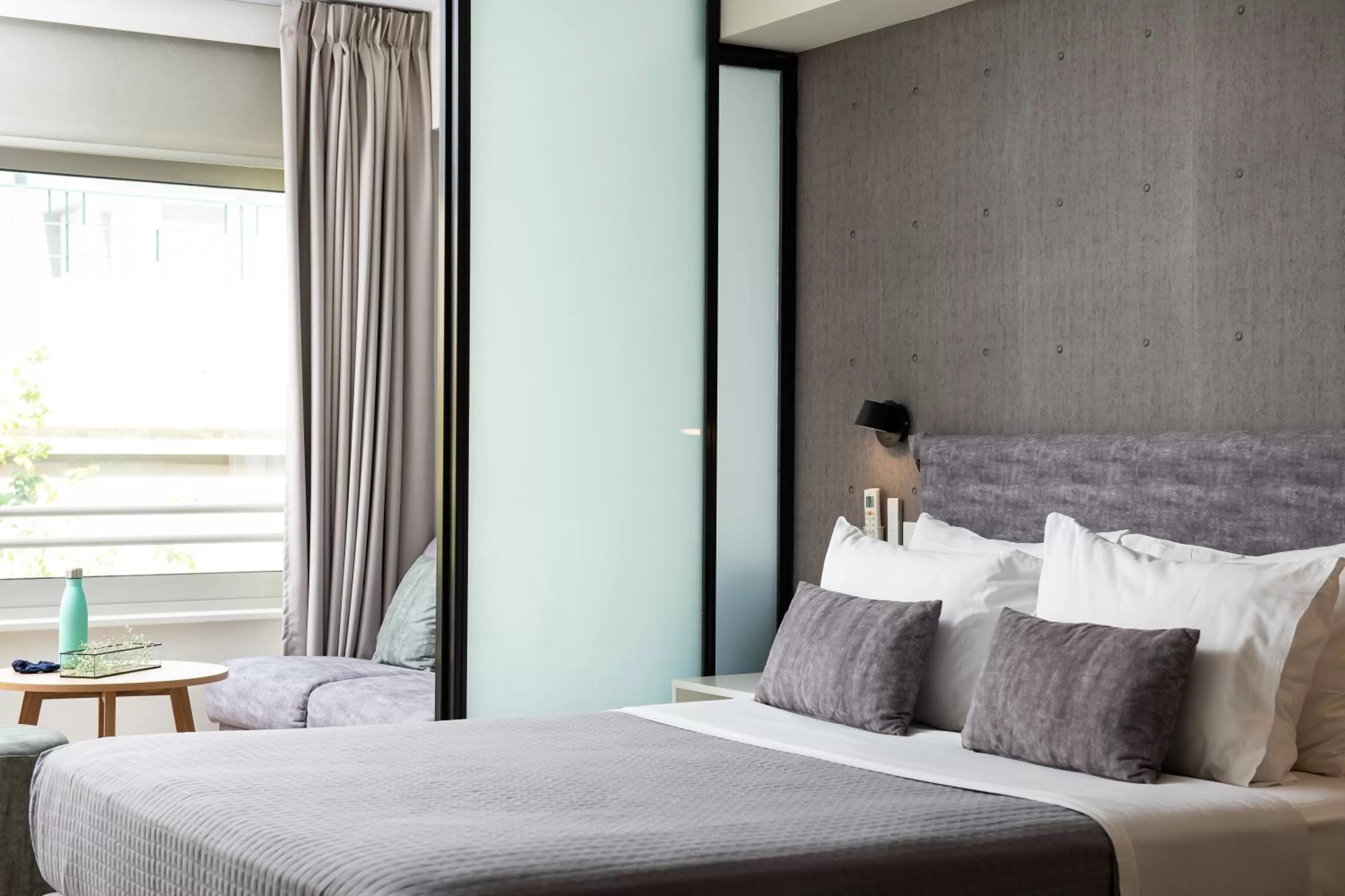 Photo of the whole room, Bed in Enattica Suites