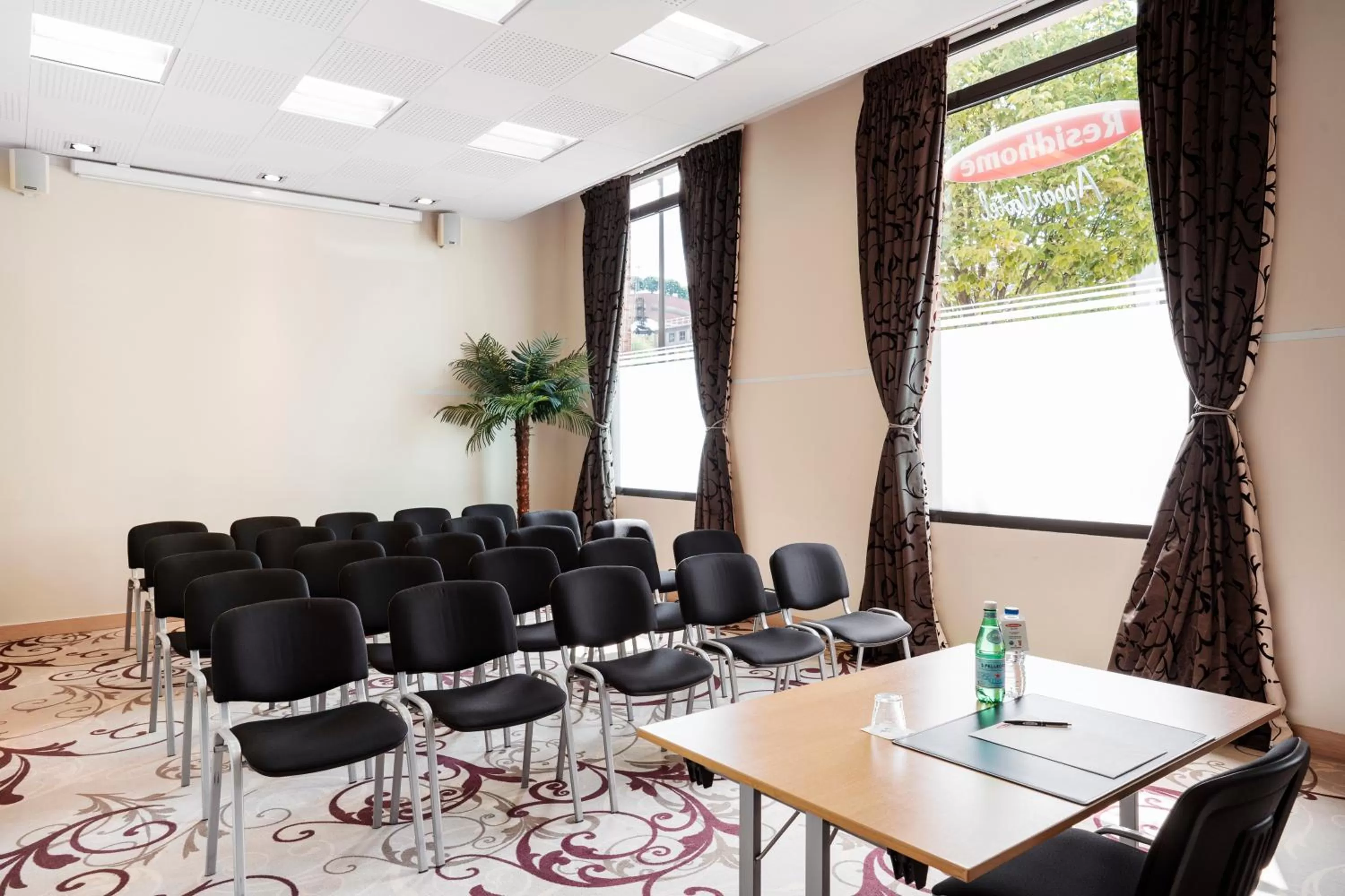 Meeting/conference room in Residhome Paris-Evry