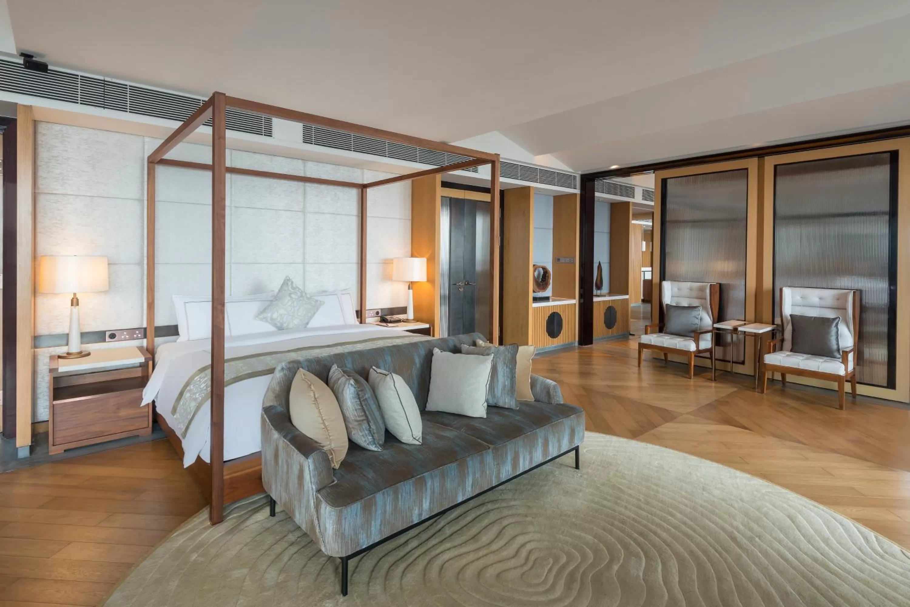 Photo of the whole room, Seating Area in Crowne Plaza Hailing Island, an IHG Hotel