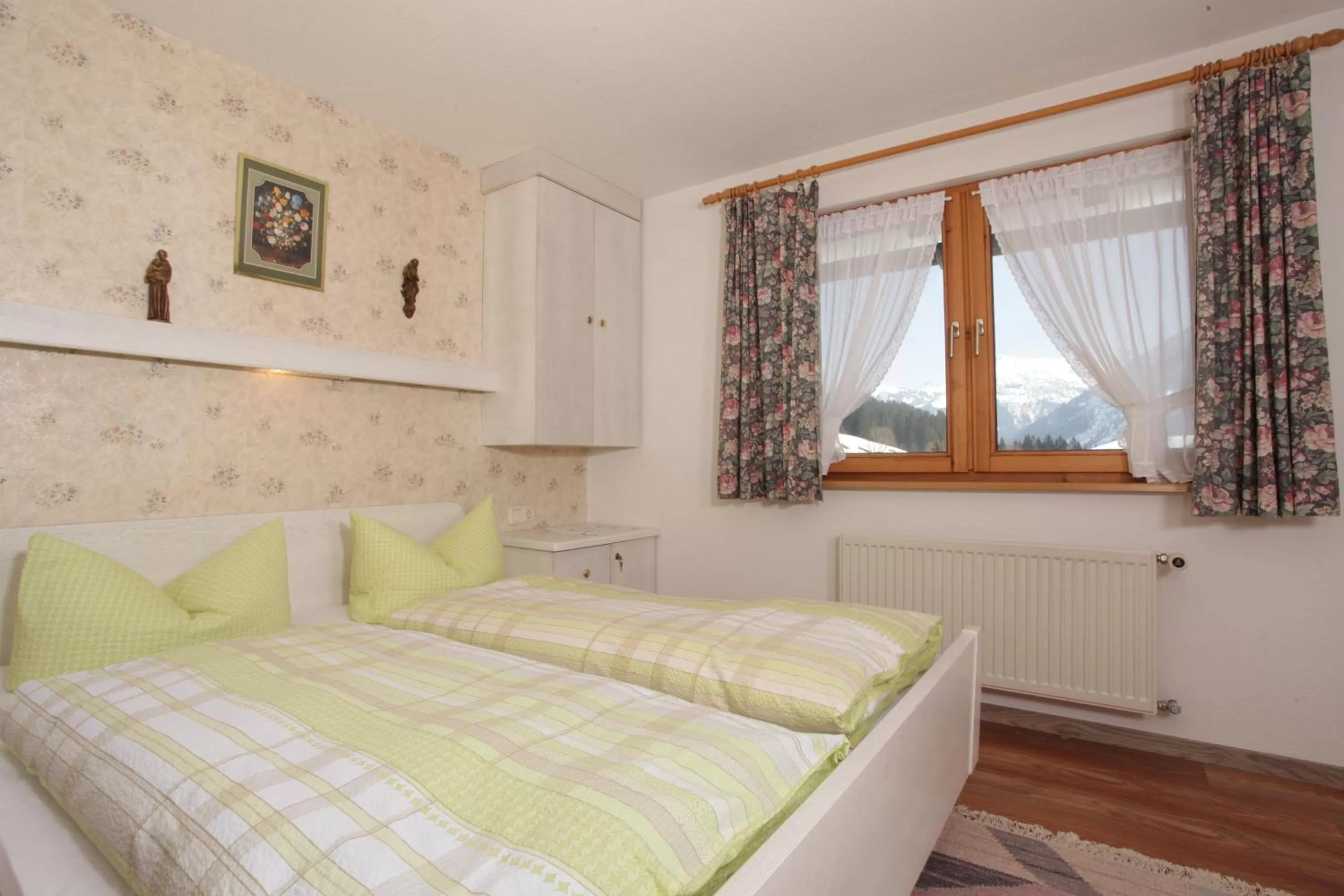 Decorative detail, Bed in Haus Derra