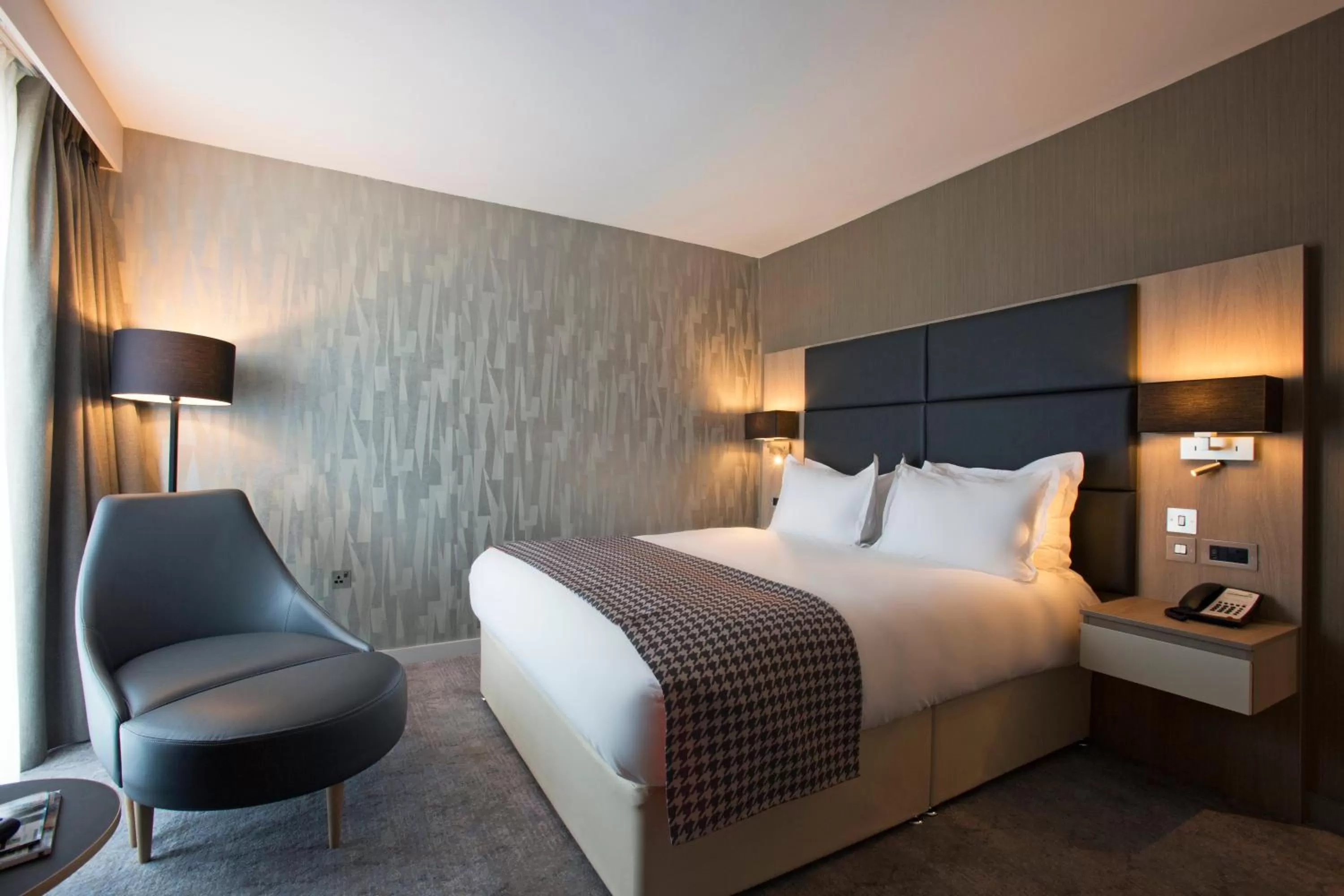 Bedroom, Bed in Holiday Inn Manchester - City Centre by IHG