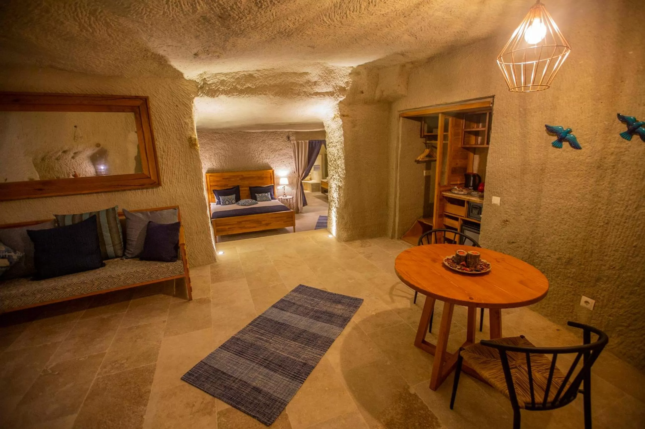 Seating area, Bed in Azure Cave Suites - Cappadocia