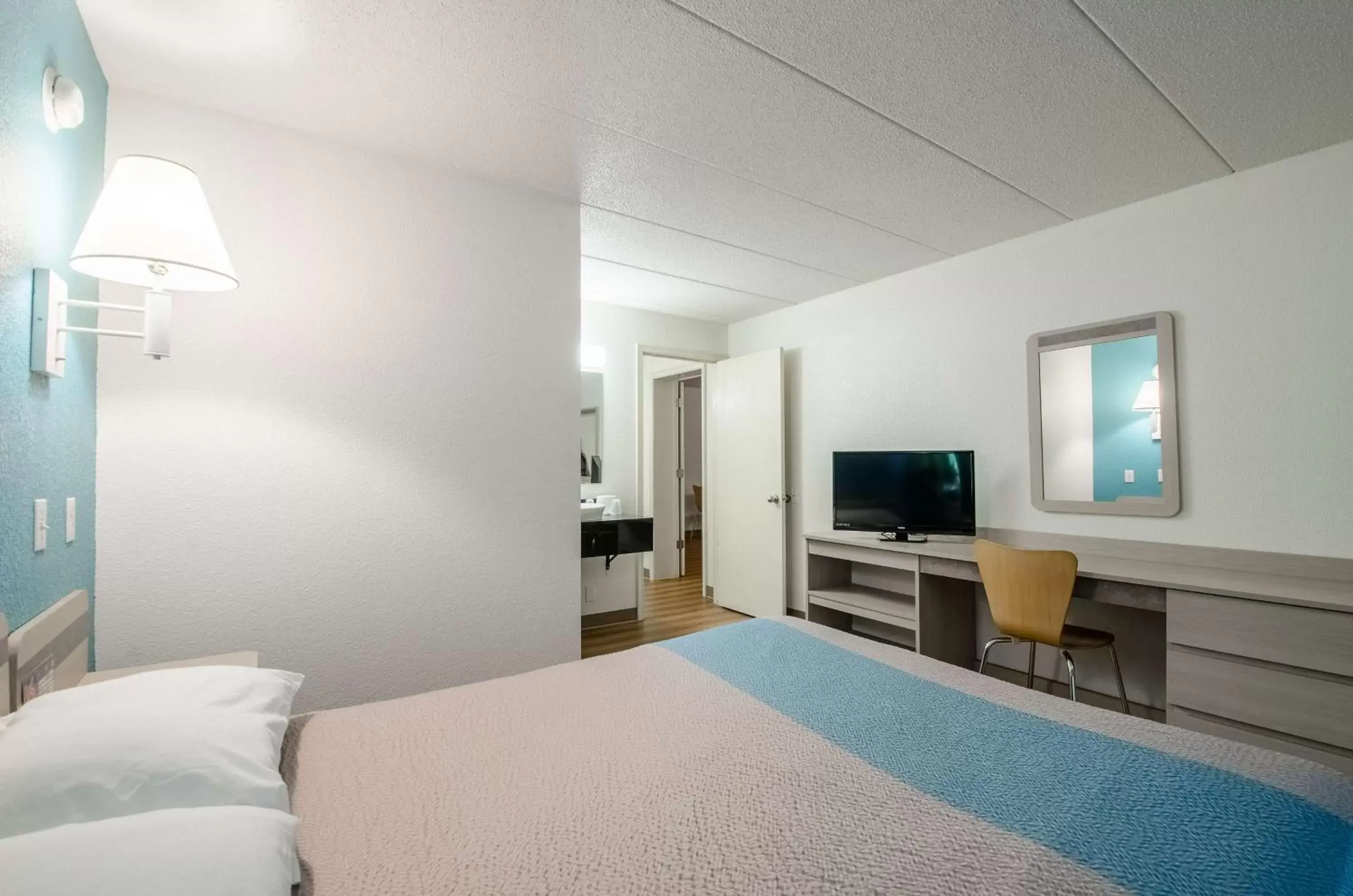 King Room - Non-Smoking in Motel 6-Big Springs, NE King Room - Non-Smoking in Motel 6-Big Springs, NE