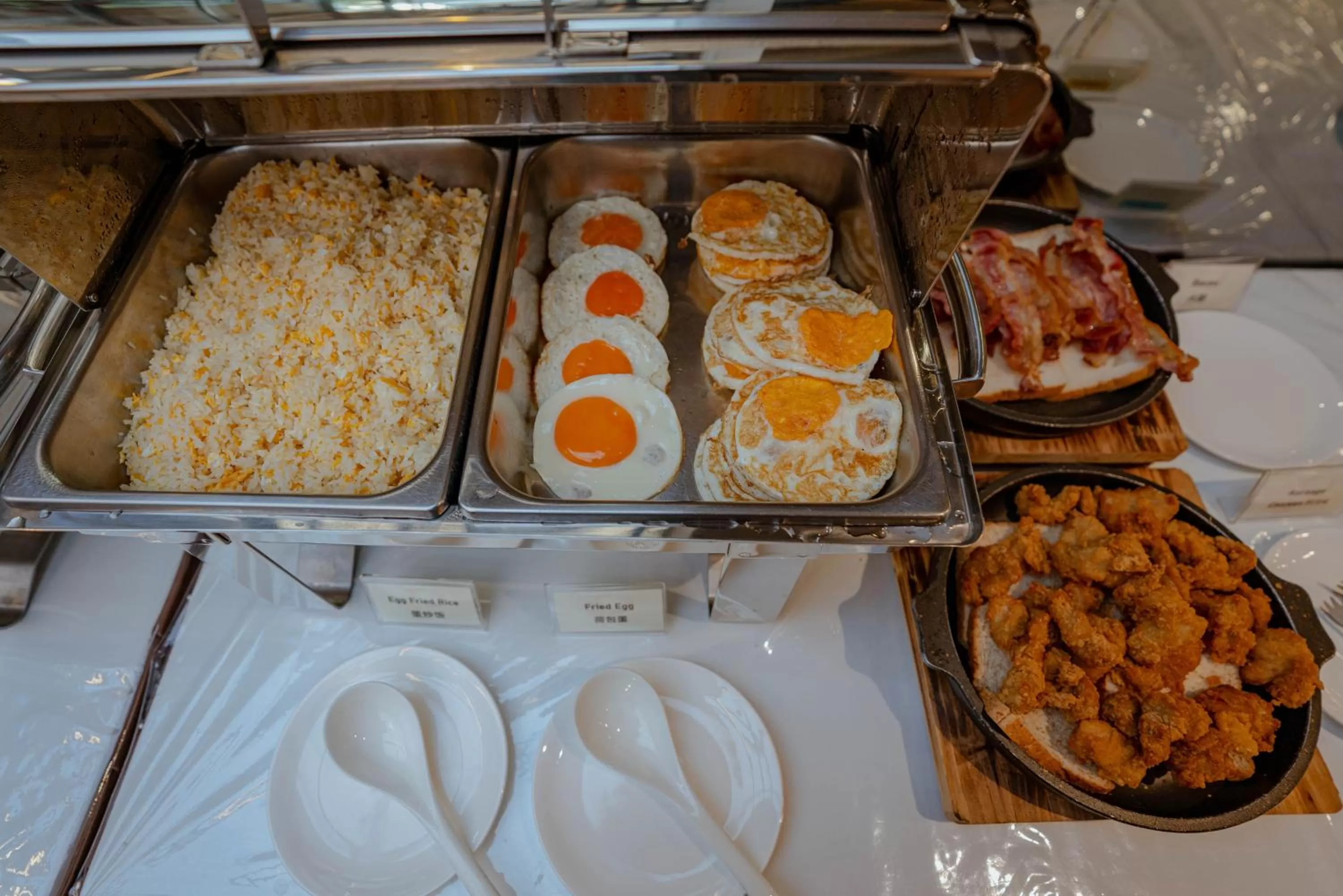 Breakfast in Peace Land Khaosan