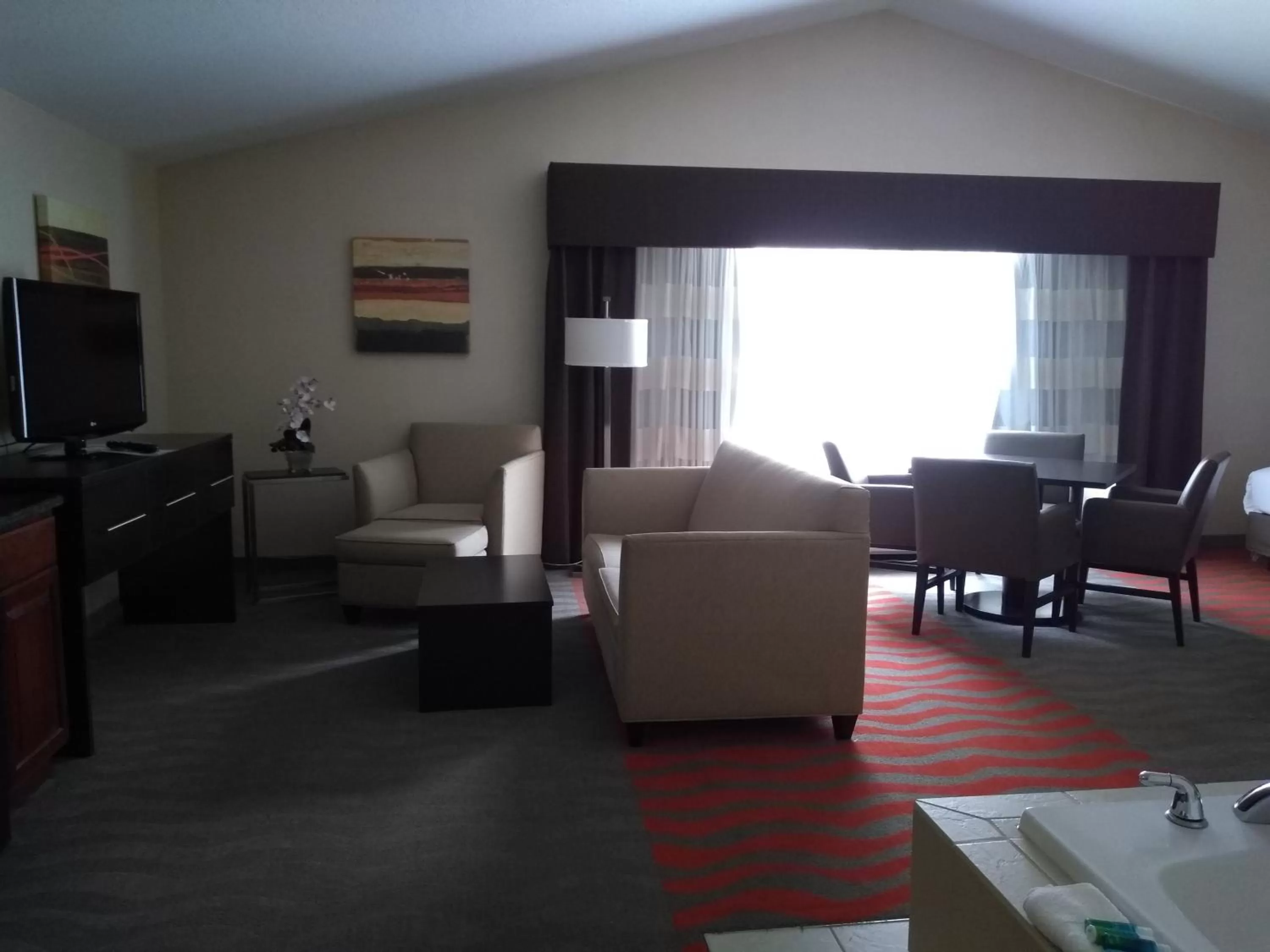 Photo of the whole room in Holiday Inn Express Hotel & Suites Waterford by IHG