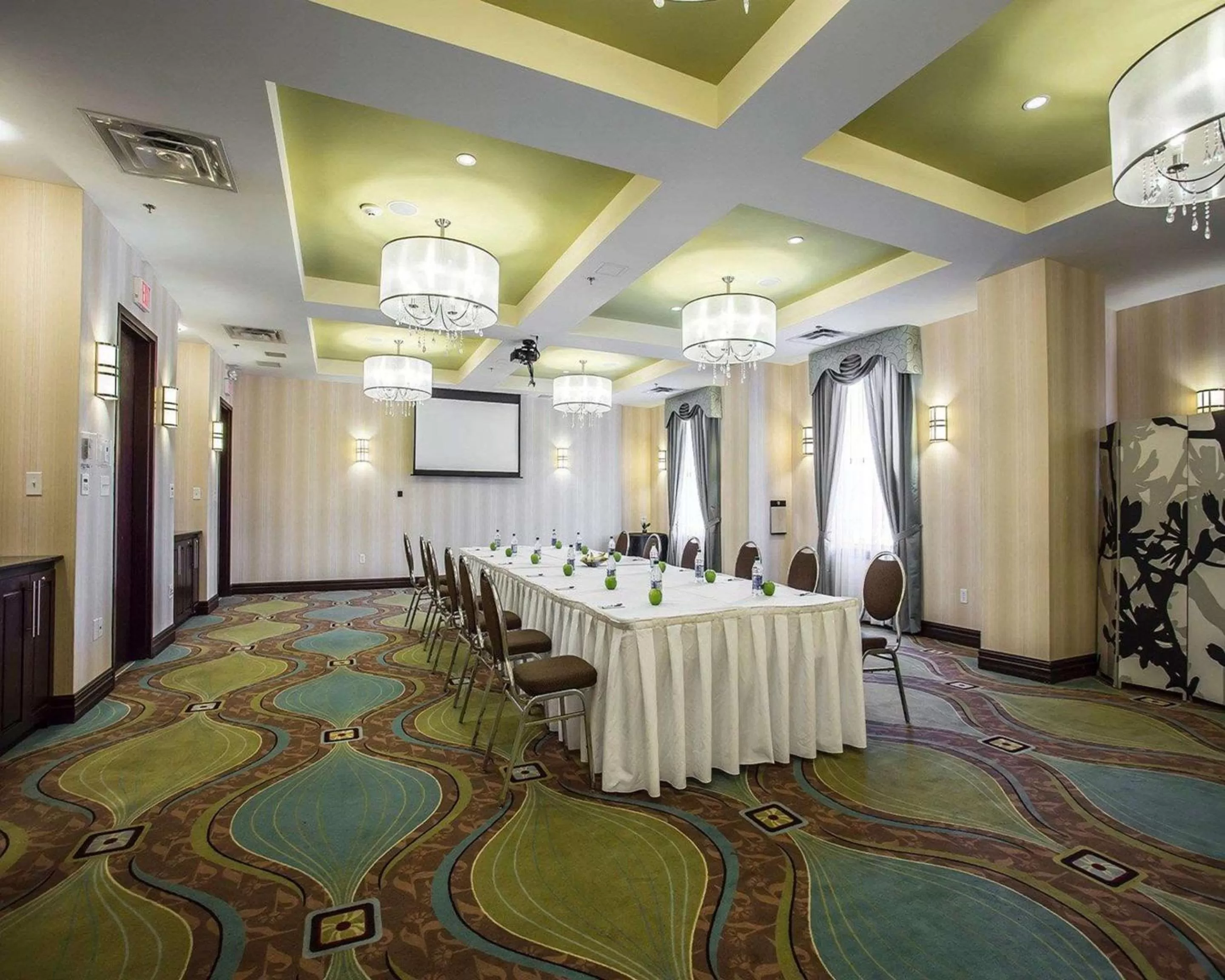 On site in Comfort Hotel Bayer's Lake