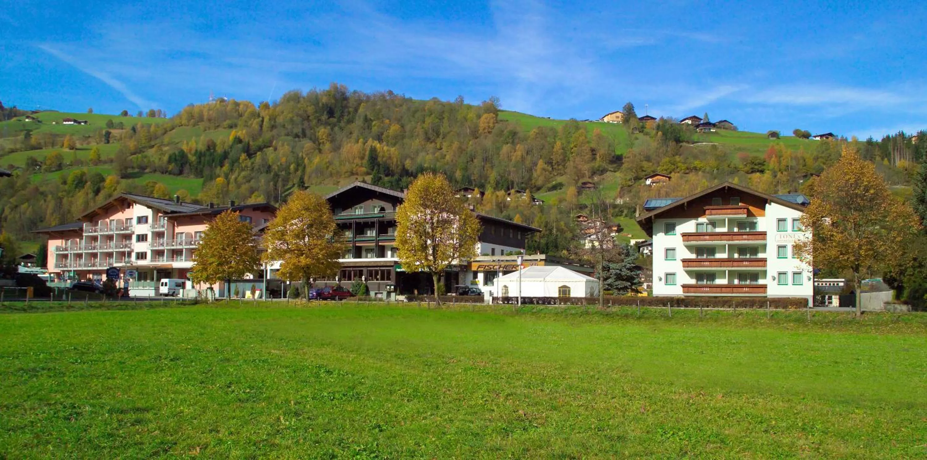 Facade/entrance, Property Building in Hotel TONI inklusive Zell am See - Kaprun Sommerkarte