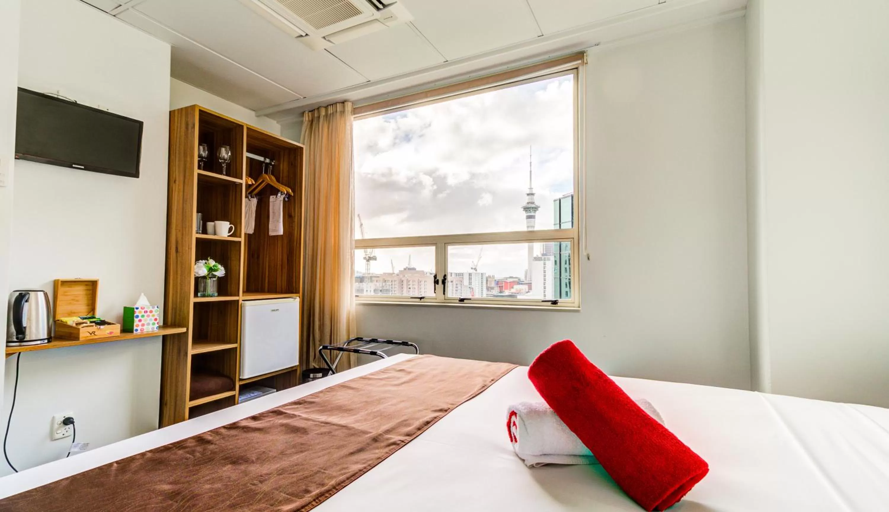 Bedroom, Bed in Ascotia Off Queen