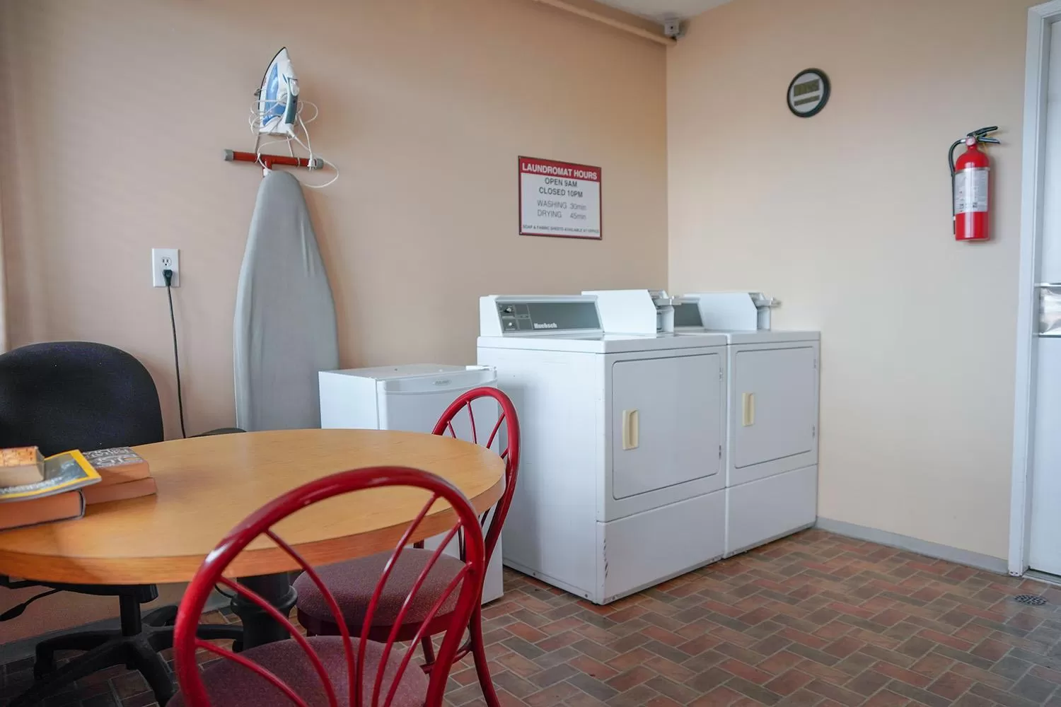 Thunderbird Motor Inn