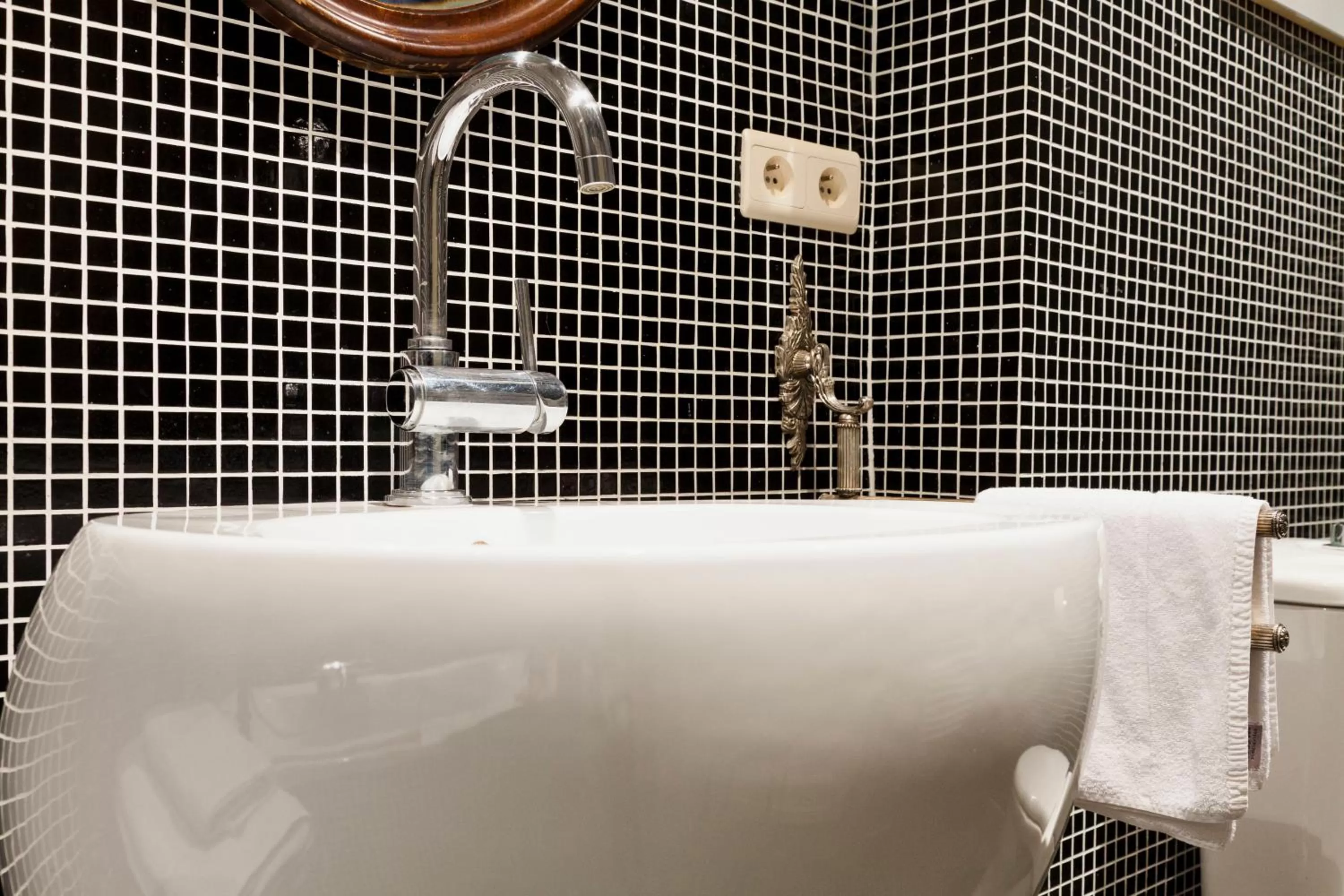 Bathroom in Hotel Diamonds and Pearls