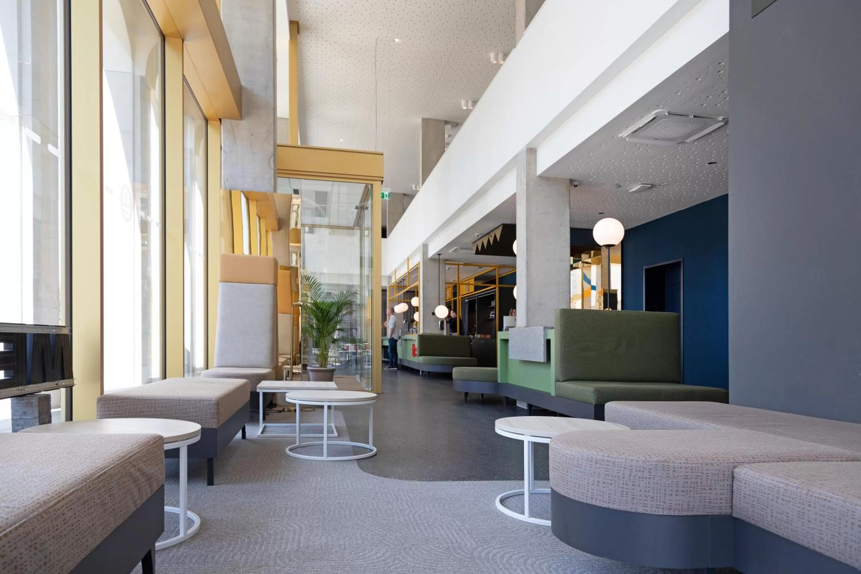 Lounge or bar in MEININGER Hotel Bremen Hauptbahnhof