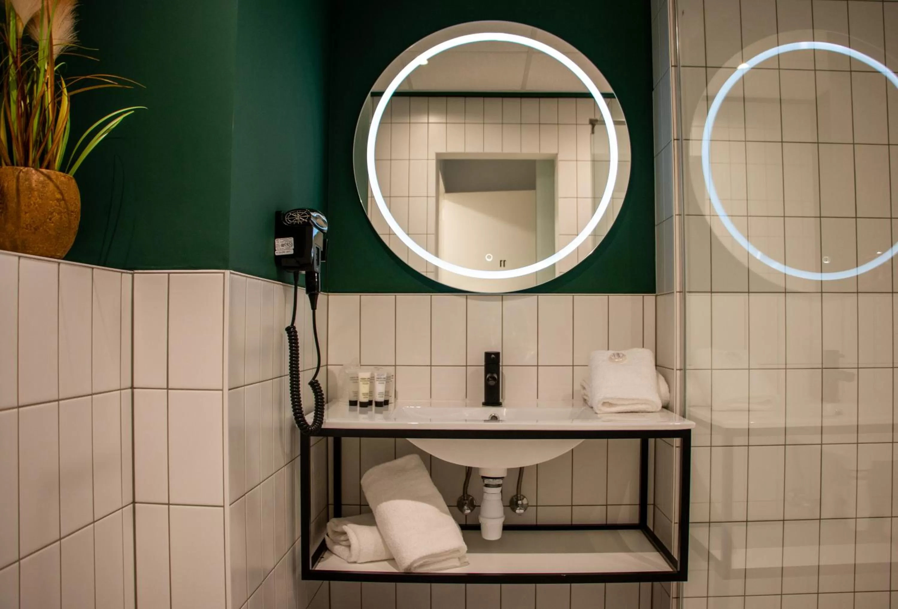 Bathroom in Prado Next Door