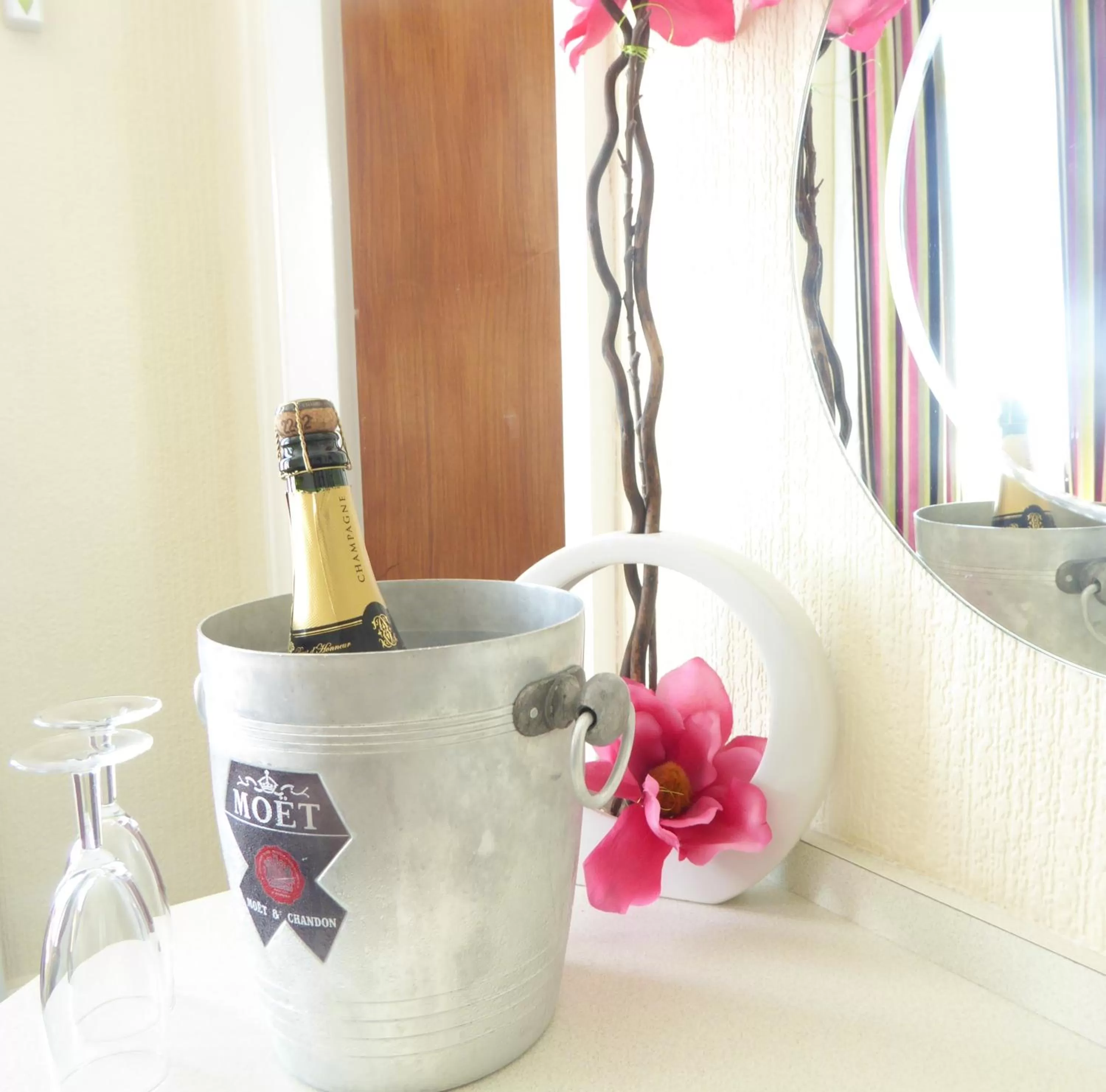 Decorative detail in Park Manor Hotel