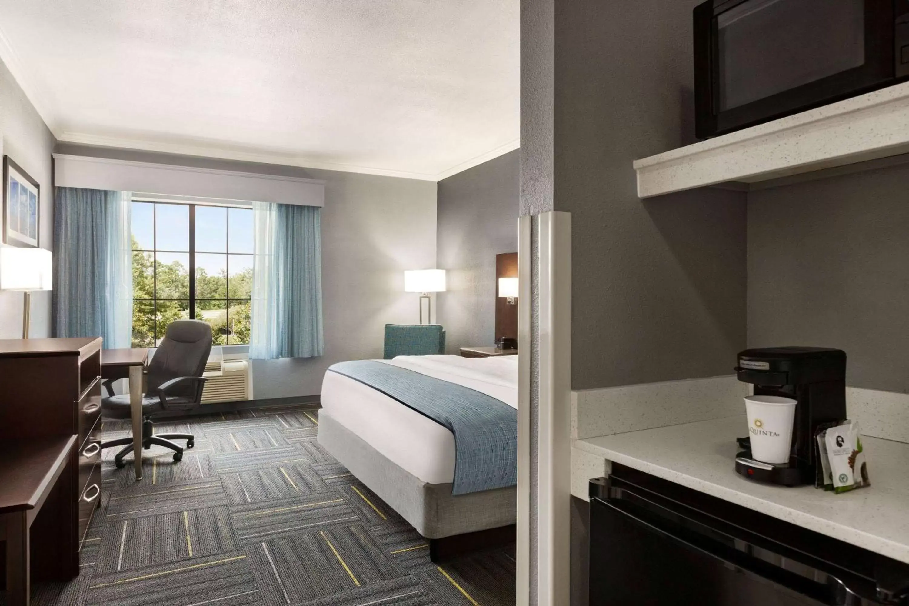 King Studio Suite Room Non Smoking in La Quinta by Wyndham Dublin King Studio Suite Room Non Smoking in La Quinta by Wyndham Dublin