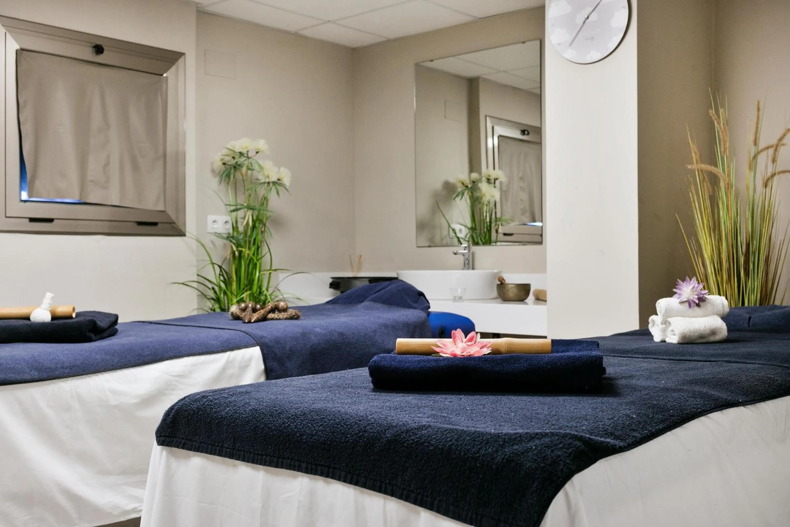 Massage, Bed in Hotel Best Maritim