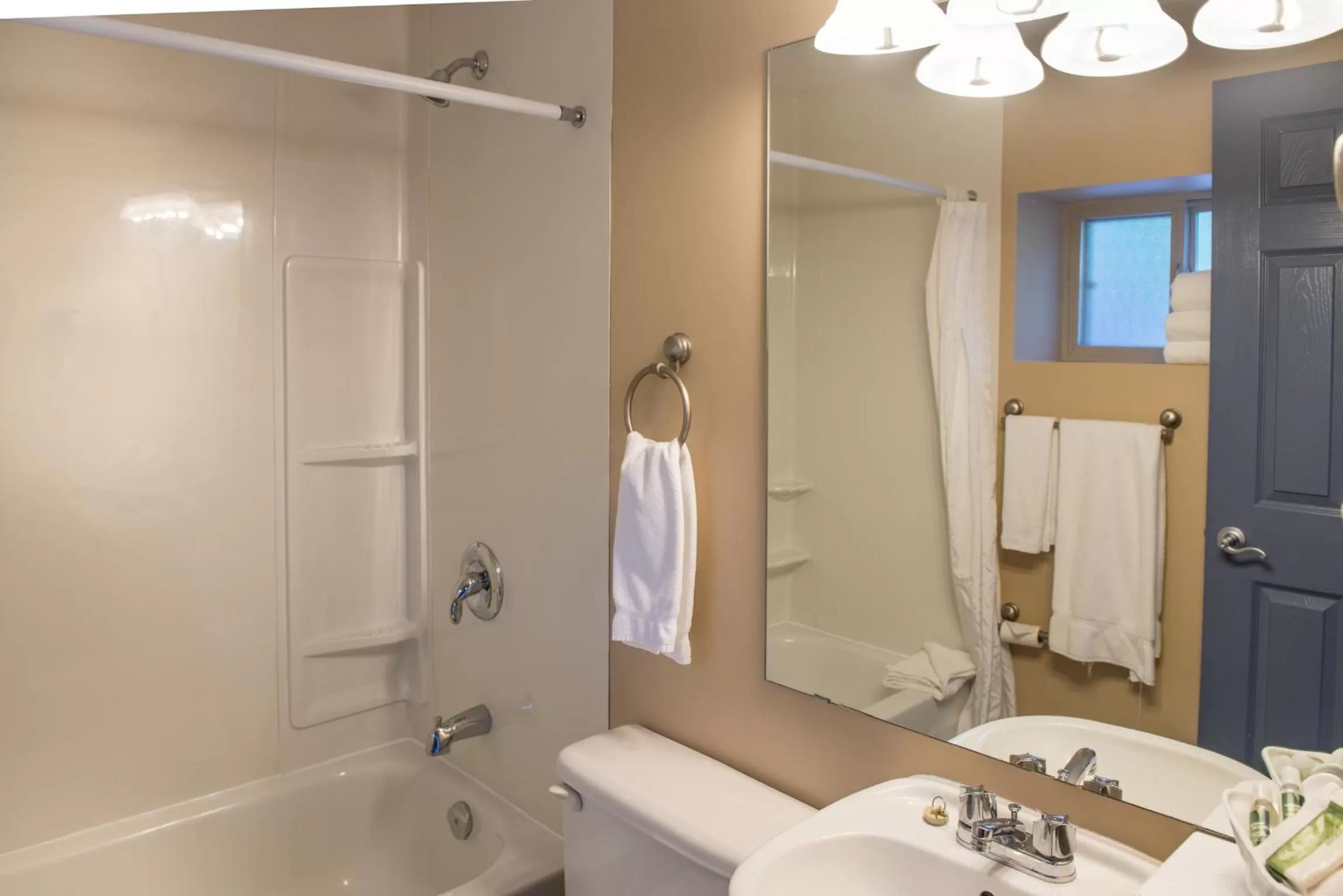 Bathroom in Hilltop Inn - Salmon Arm