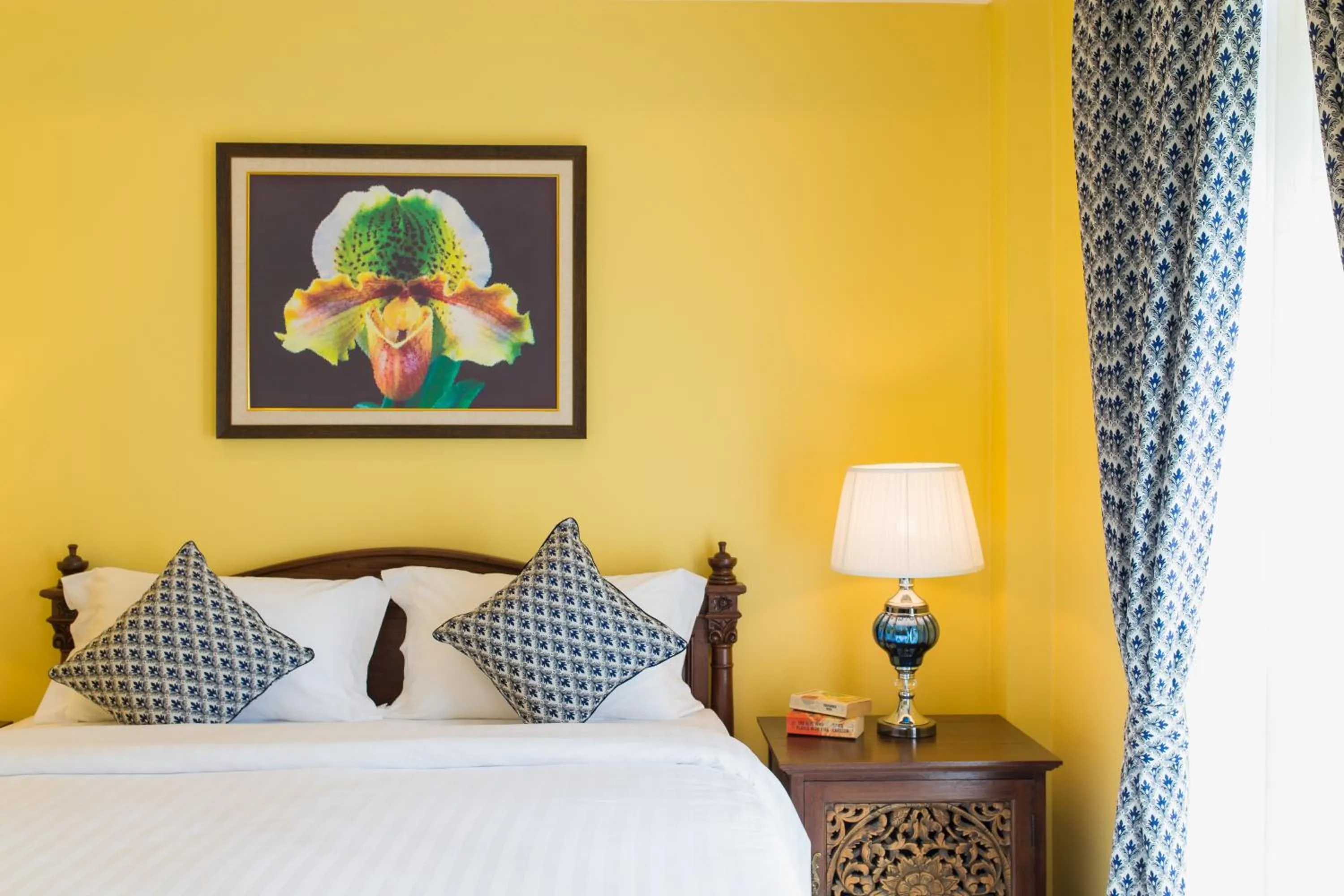 Bed in The Velvet Orchid