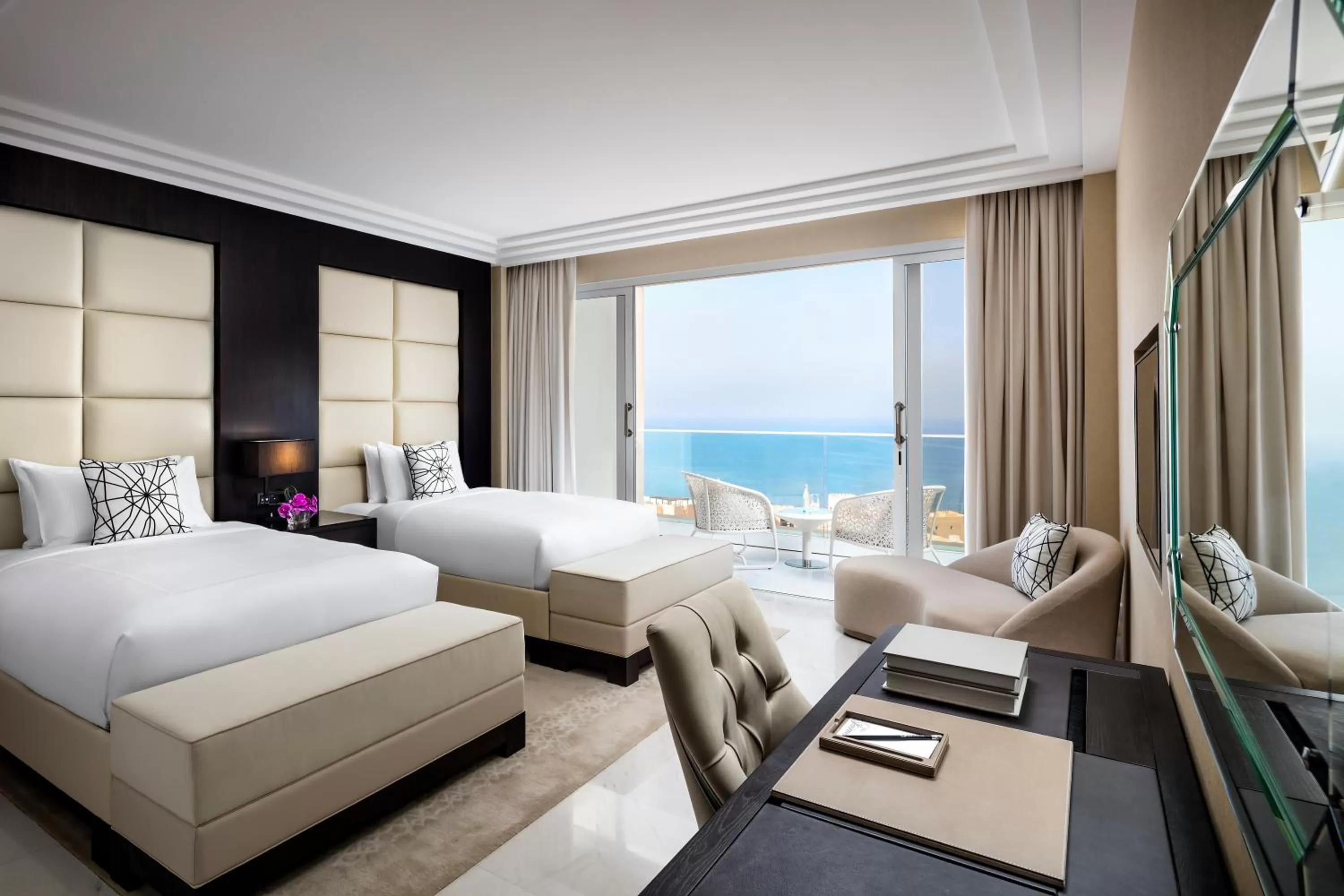 Bedroom, Bed in Fairmont Fujairah Beach Resort