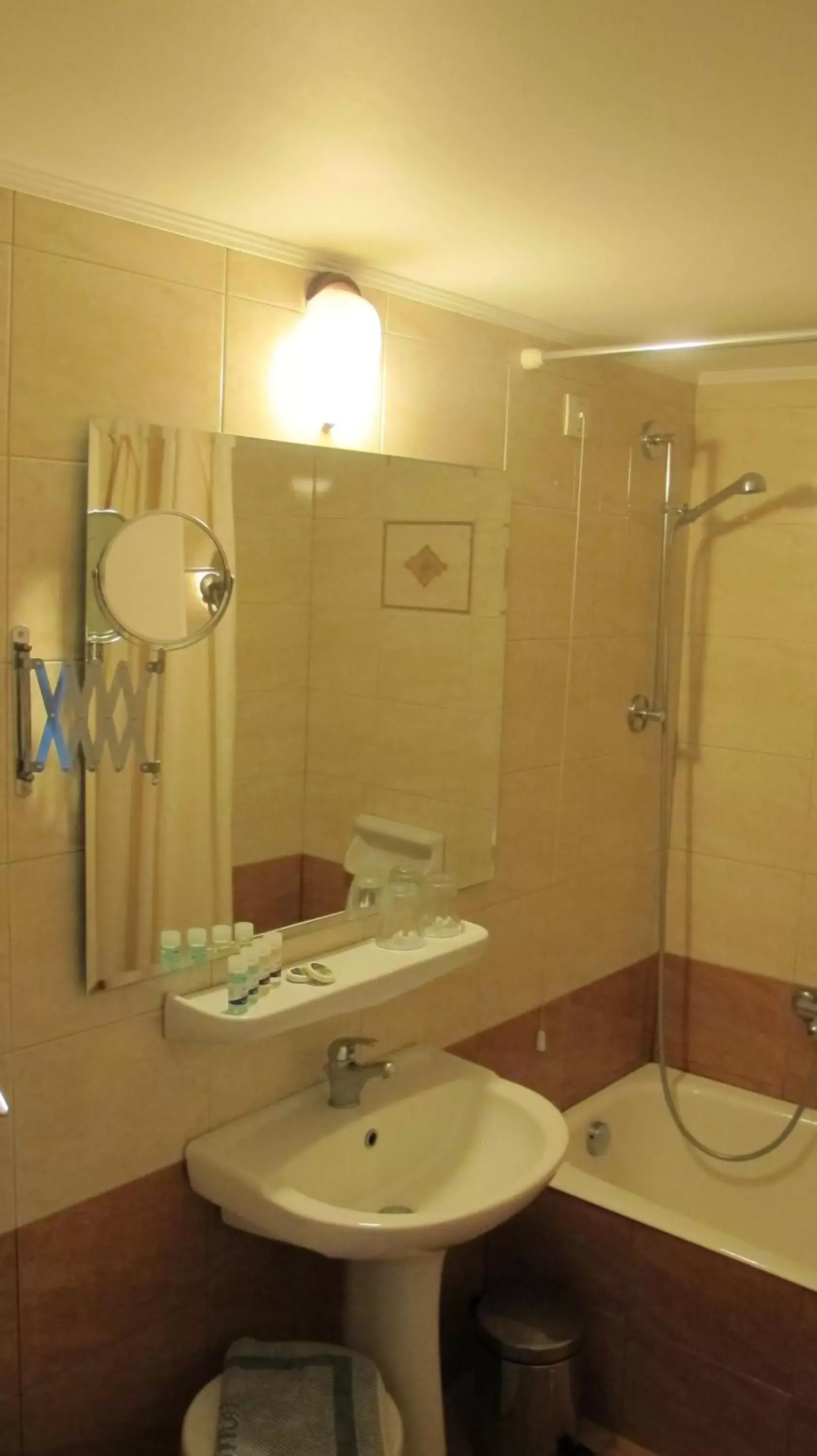 Triple Room - Non-Smoking in Hotel Solomou Athens Triple Room - Non-Smoking in Hotel Solomou Athens