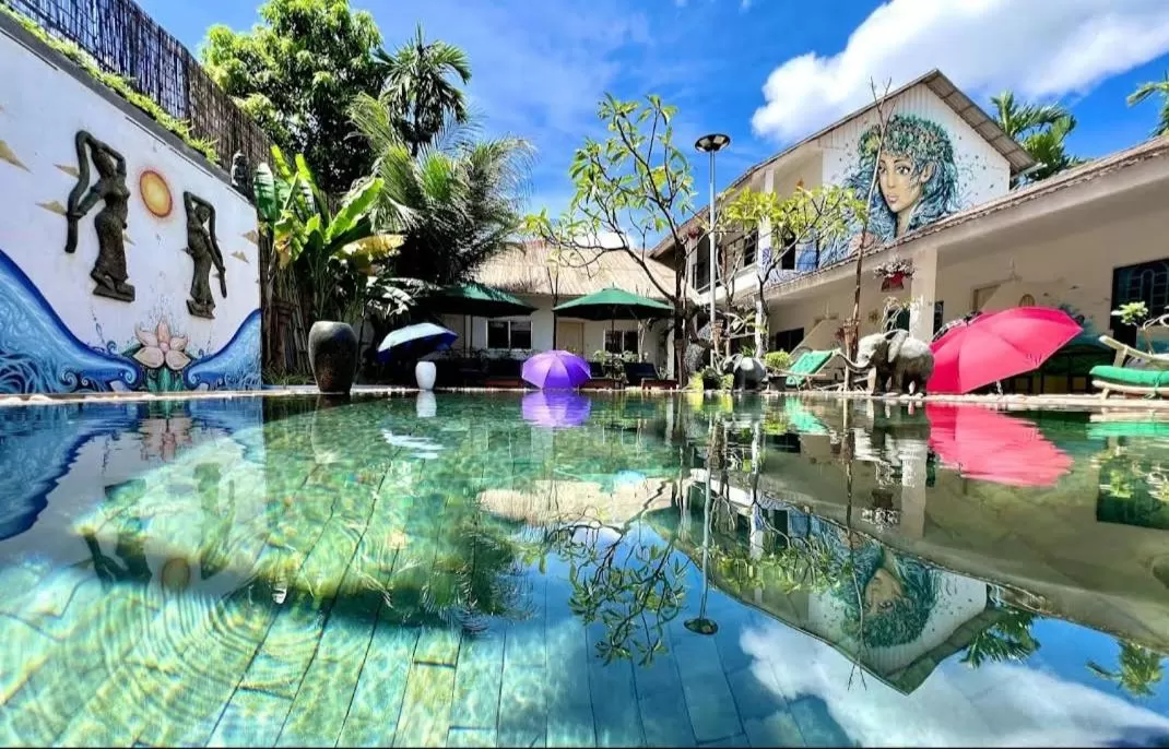 Swimming Pool in ERCAN BOUTiQUE