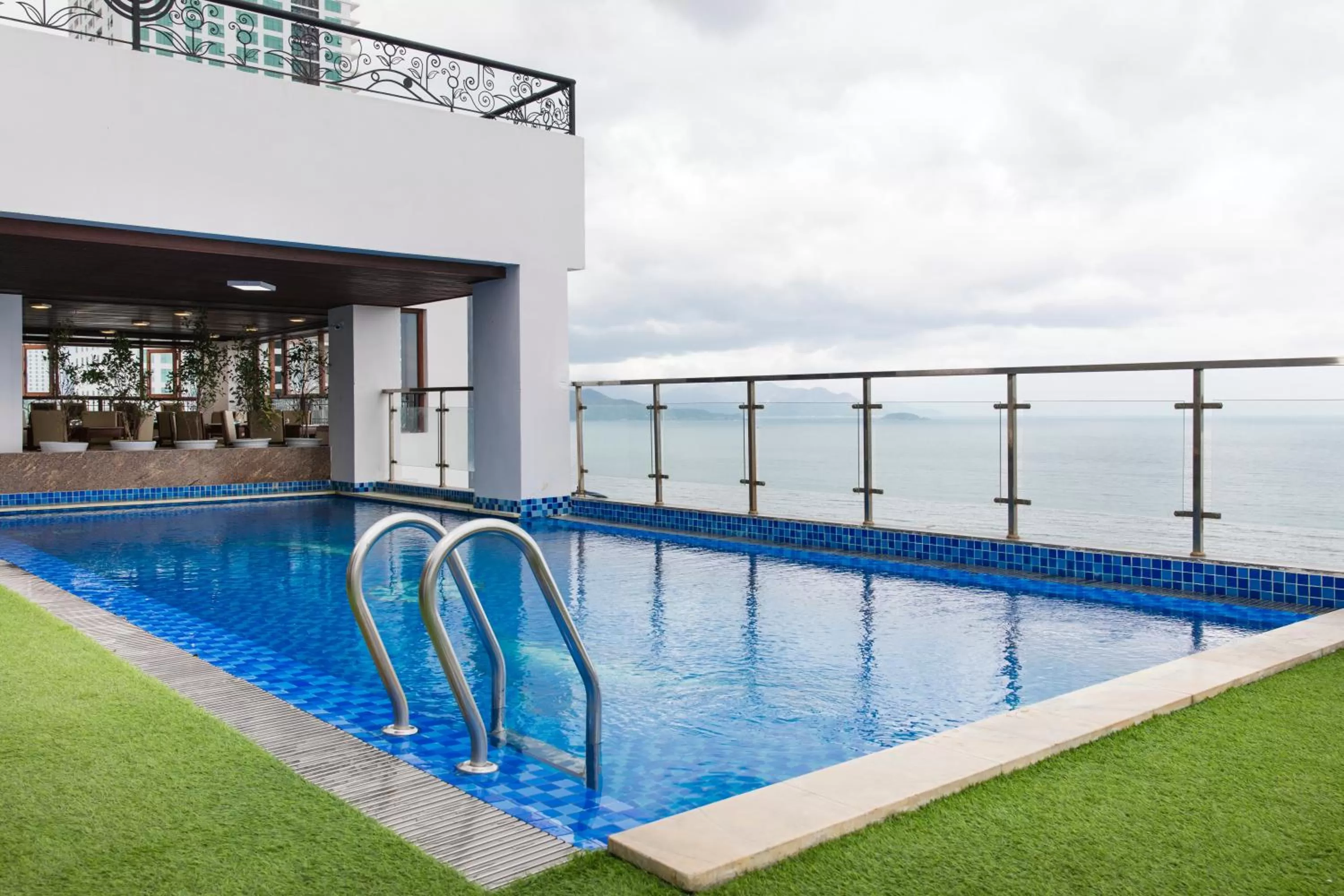 Swimming pool in Apus Hotel