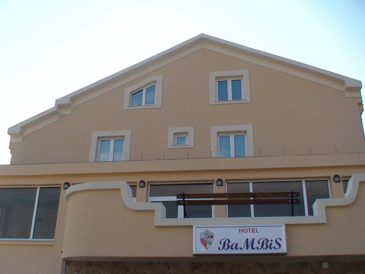 Facade/entrance in Mali Hotel BaMBiS