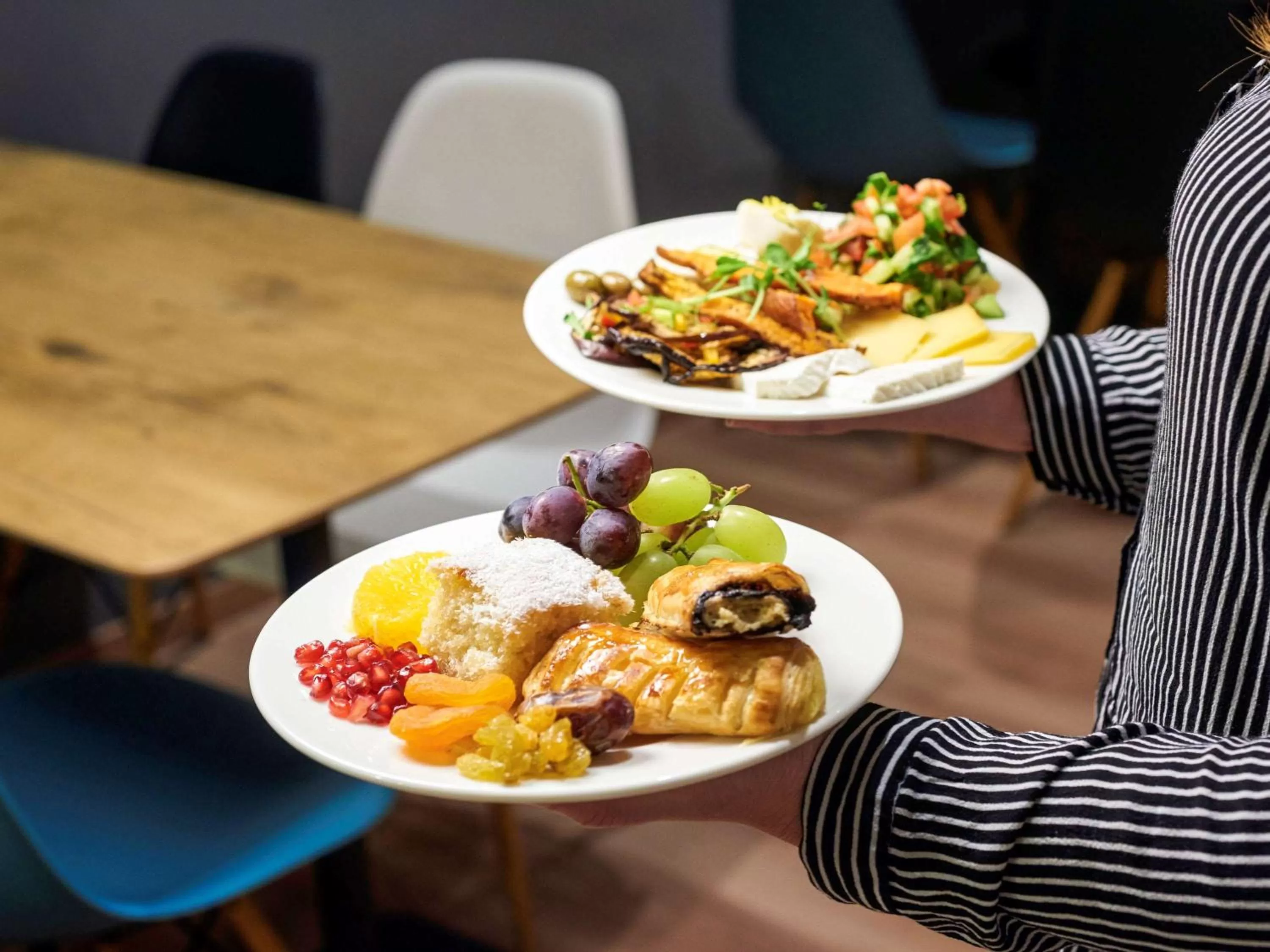 Restaurant/places to eat in ibis Jerusalem city Center - An AccorHotels Brand