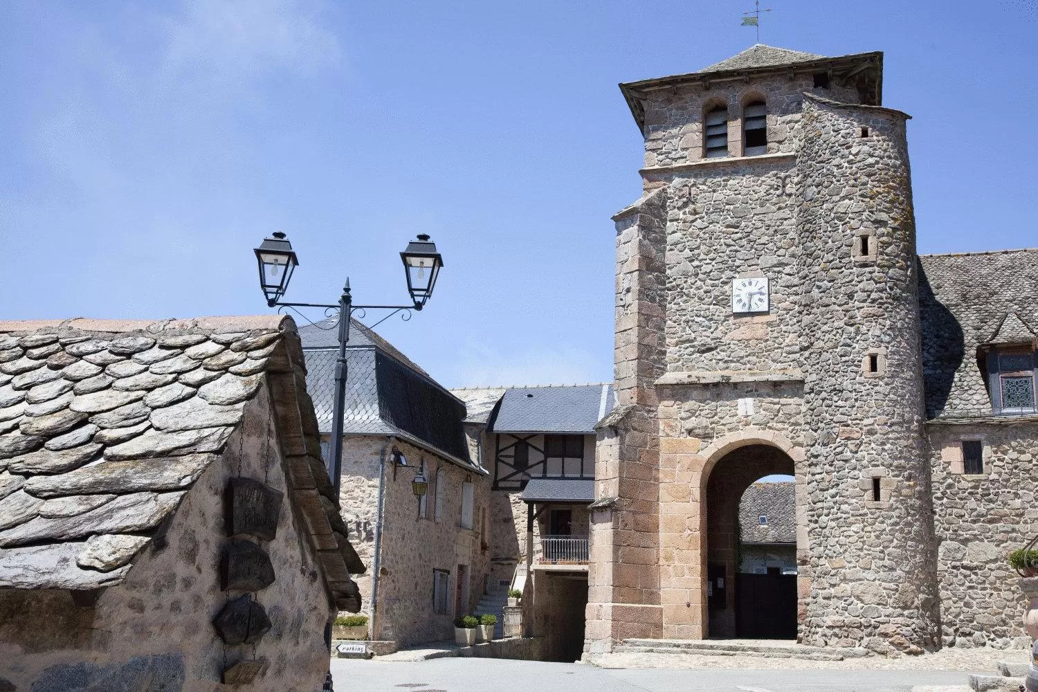 Nearby landmark in Logis Hôtel-Restaurant Le Commerce