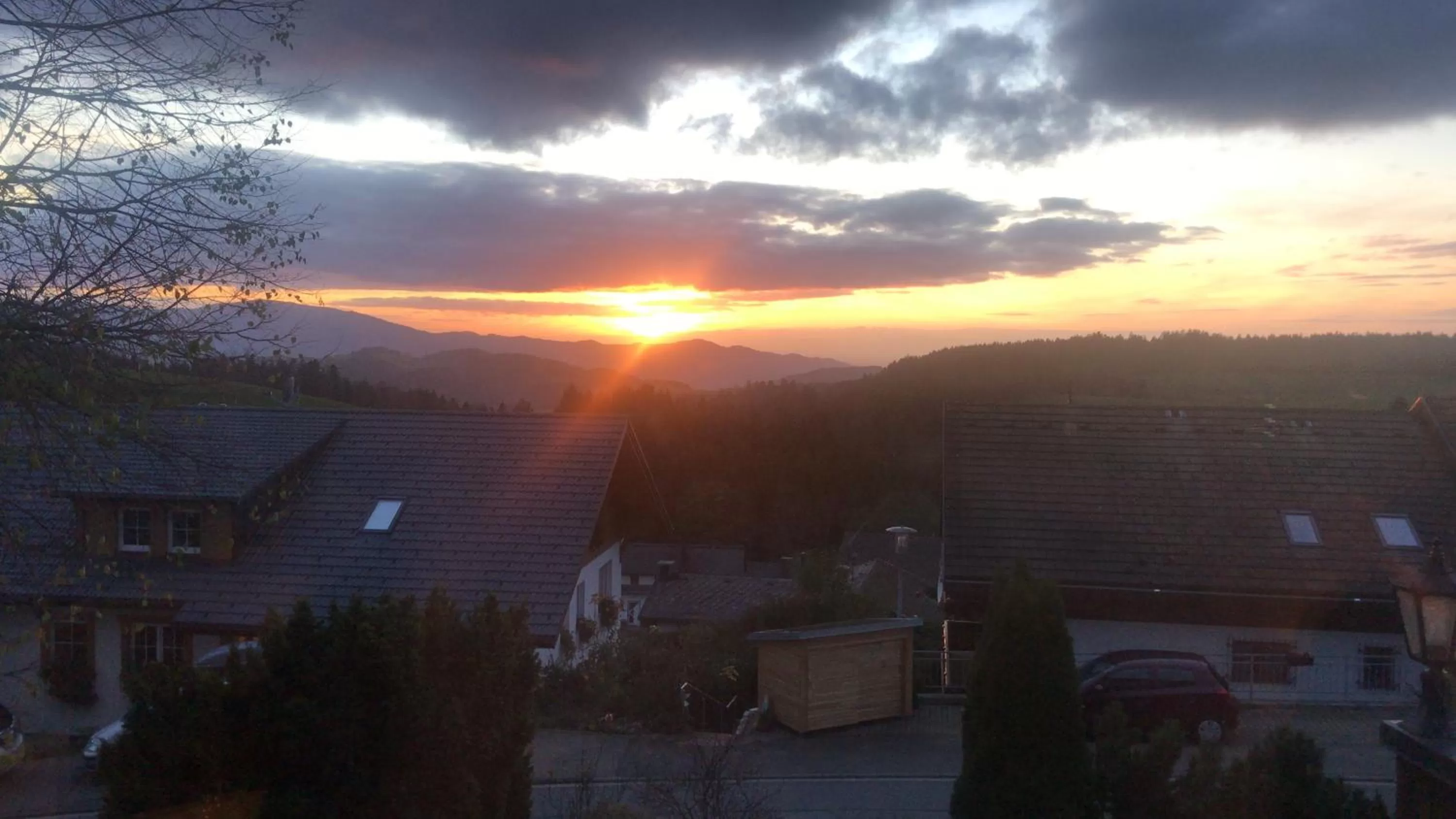 Sunset in Hotel Lowen by Mastiff