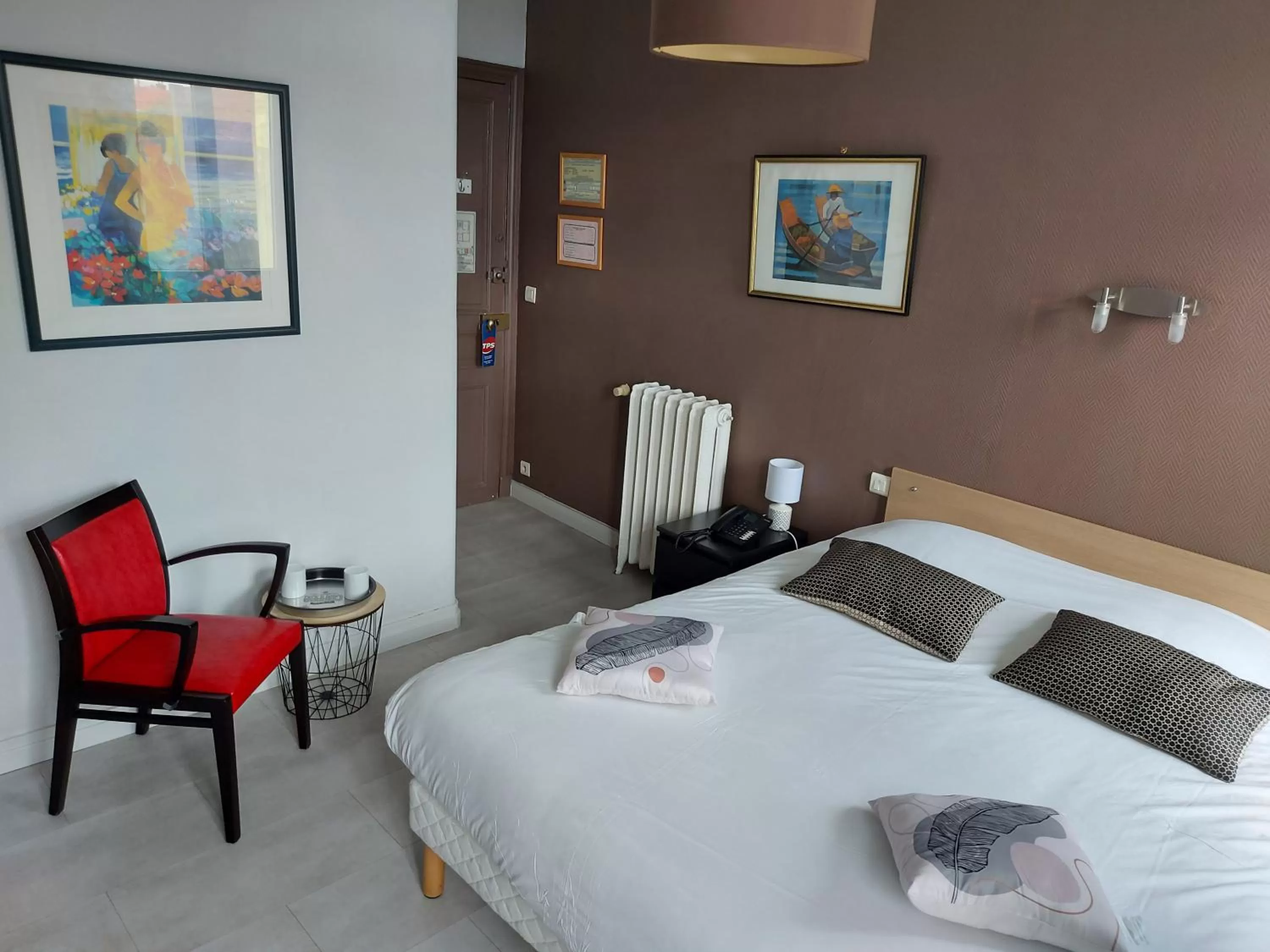 Bed in Hotel De La Paix