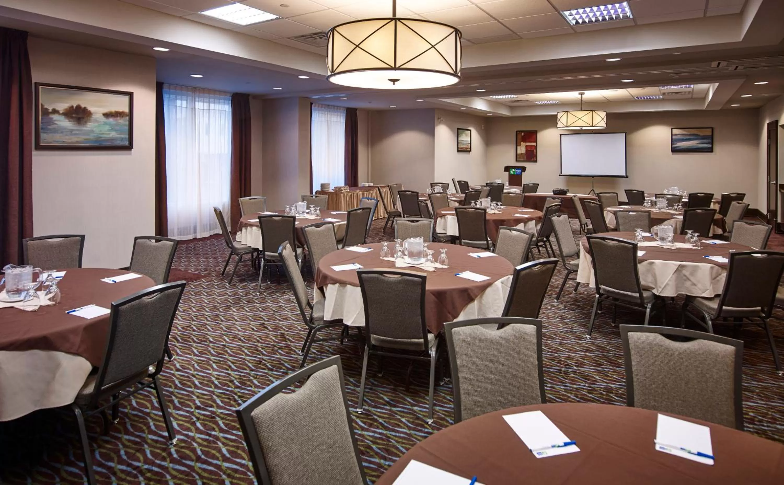Meeting/conference room in Holiday Inn Express & Suites Timmins by IHG