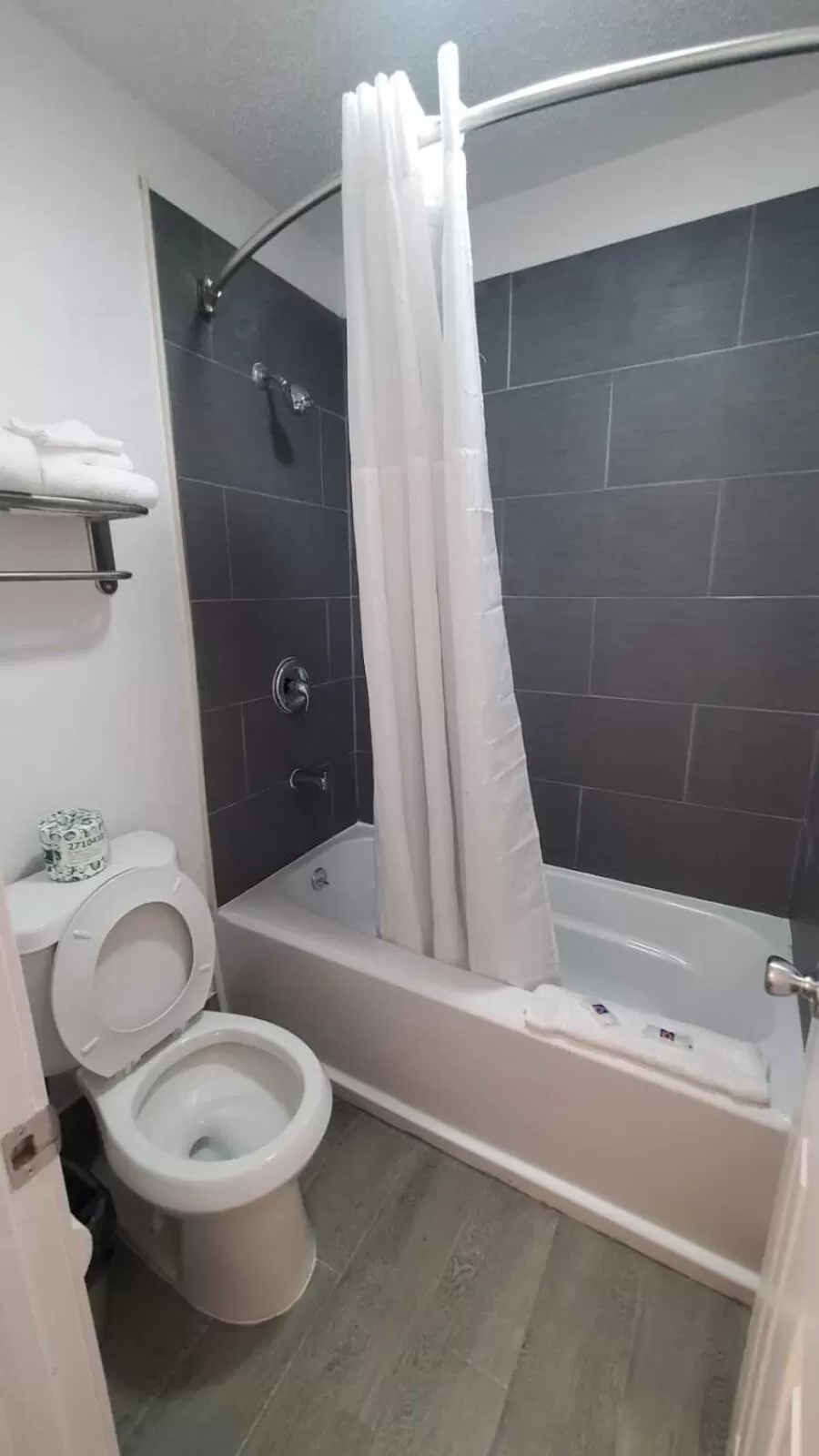 Bathroom in Crestview Inn