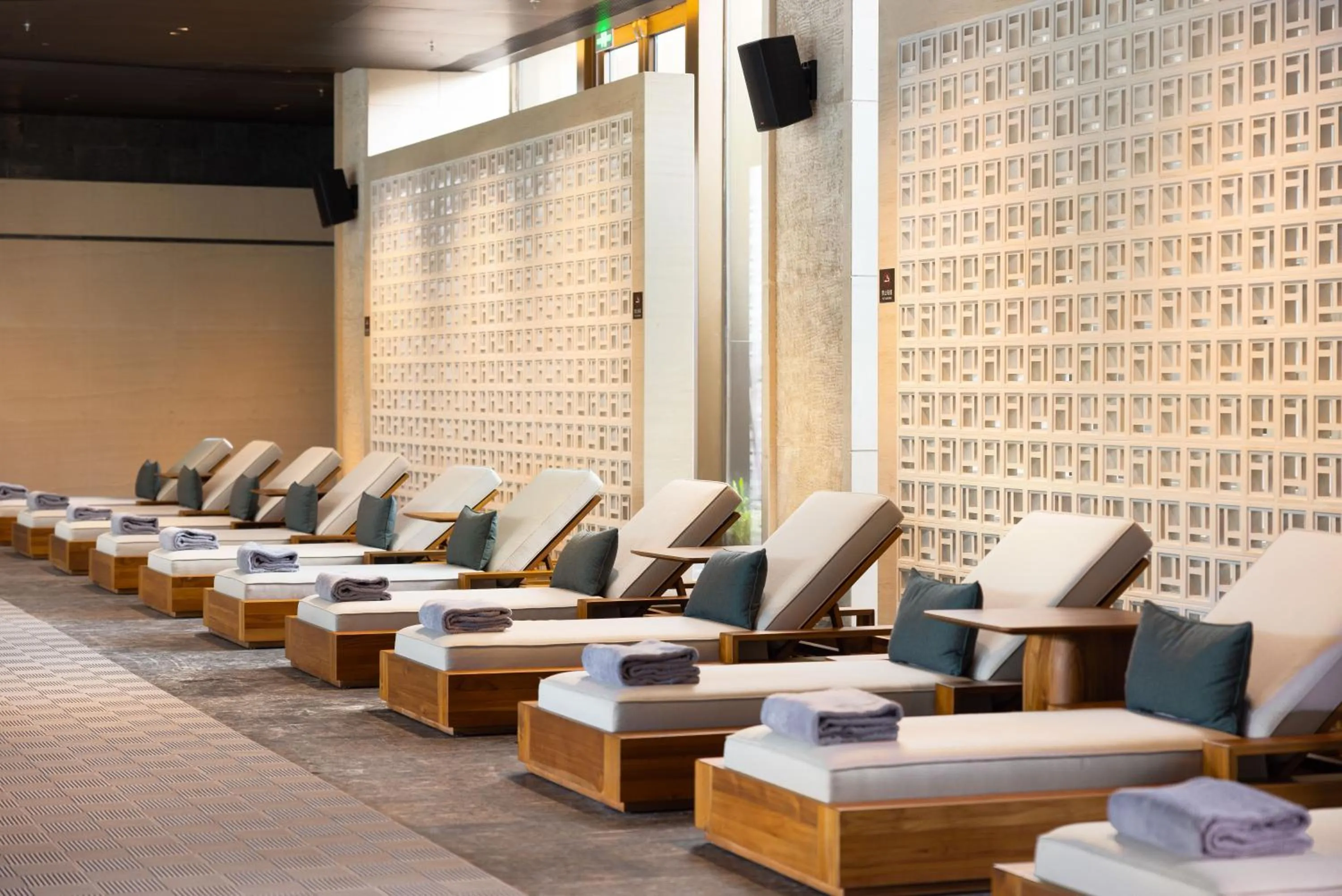 Swimming pool in Guangzhou Marriott Hotel Baiyun