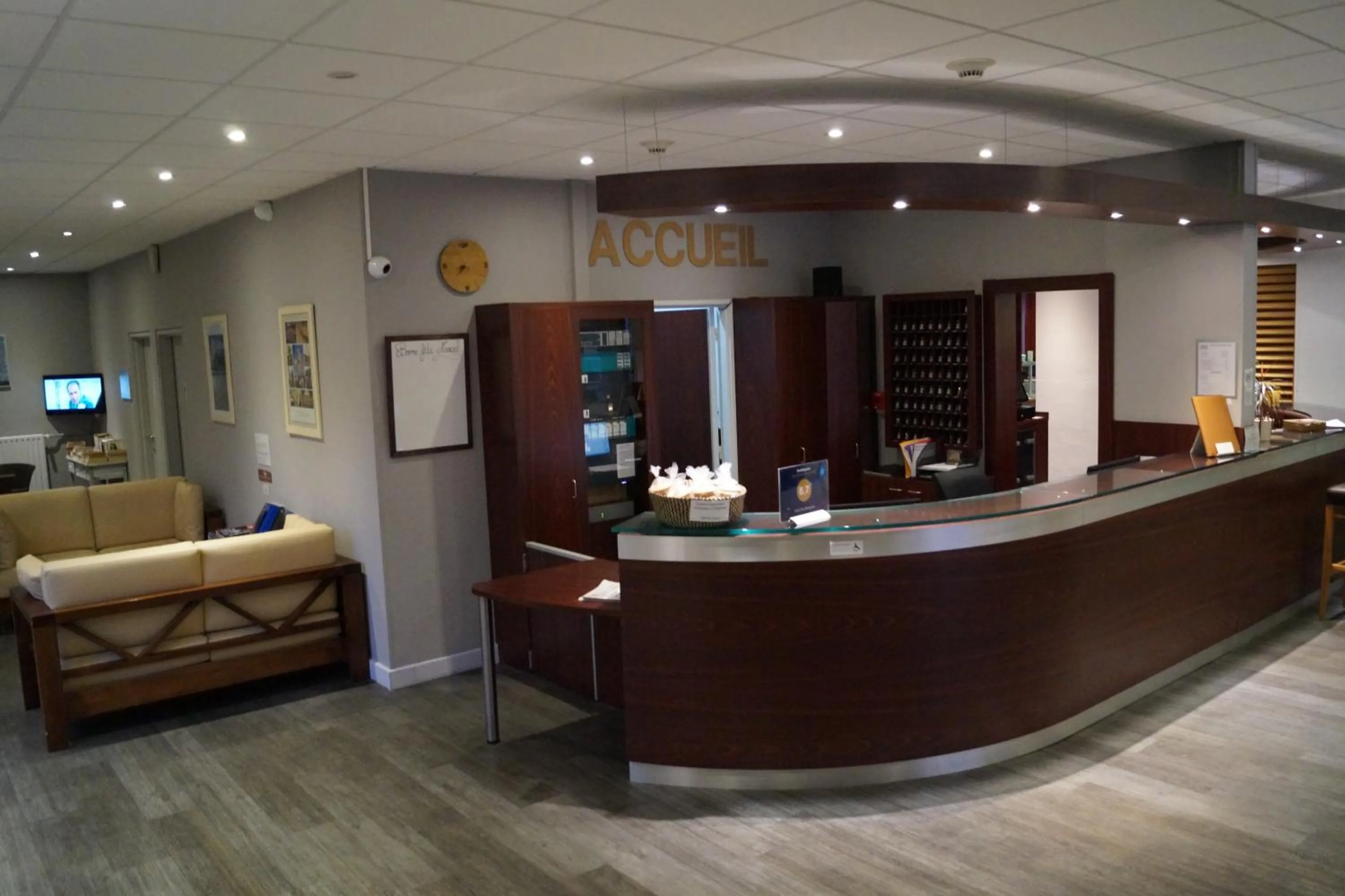 Lobby or reception in Hôtel & Restaurant des Remparts