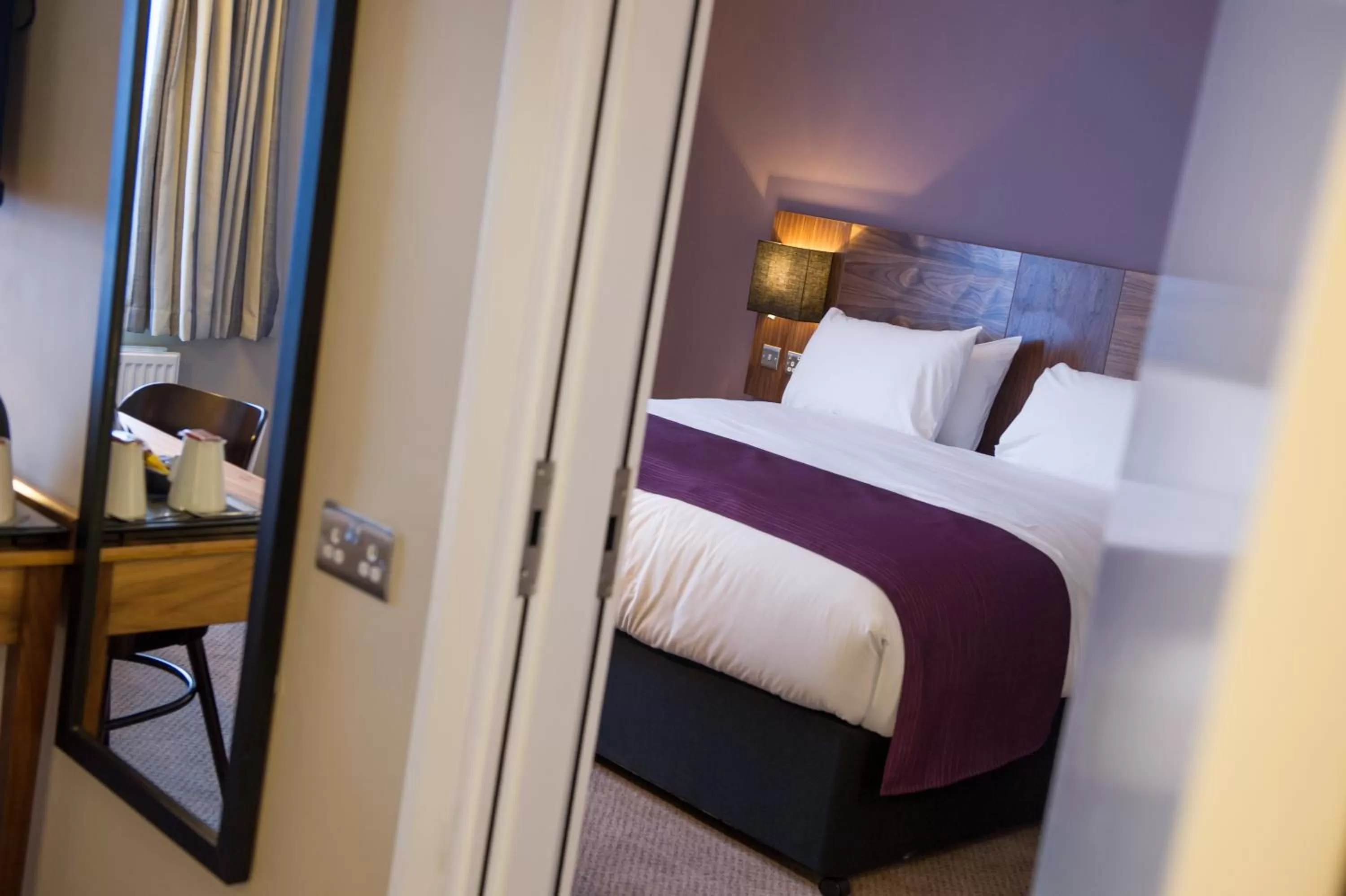 Bedroom, Bed in Toby Carvery Exeter M5 J30 by Innkeeper's Collection