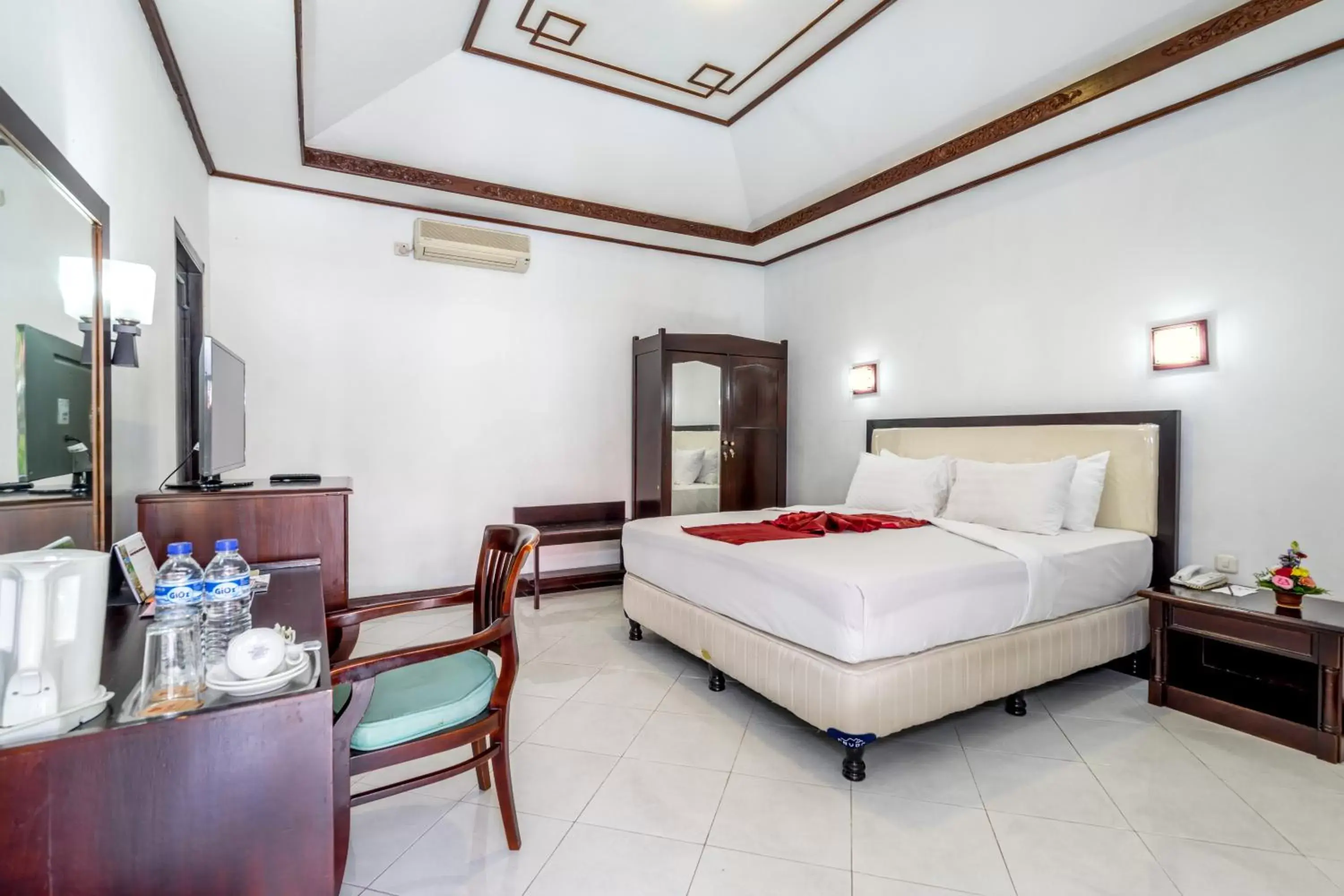Deluxe Double or Twin Room with Pool View in Inna Bali Heritage Hotel Deluxe Double or Twin Room with Pool View in Inna Bali Heritage Hotel