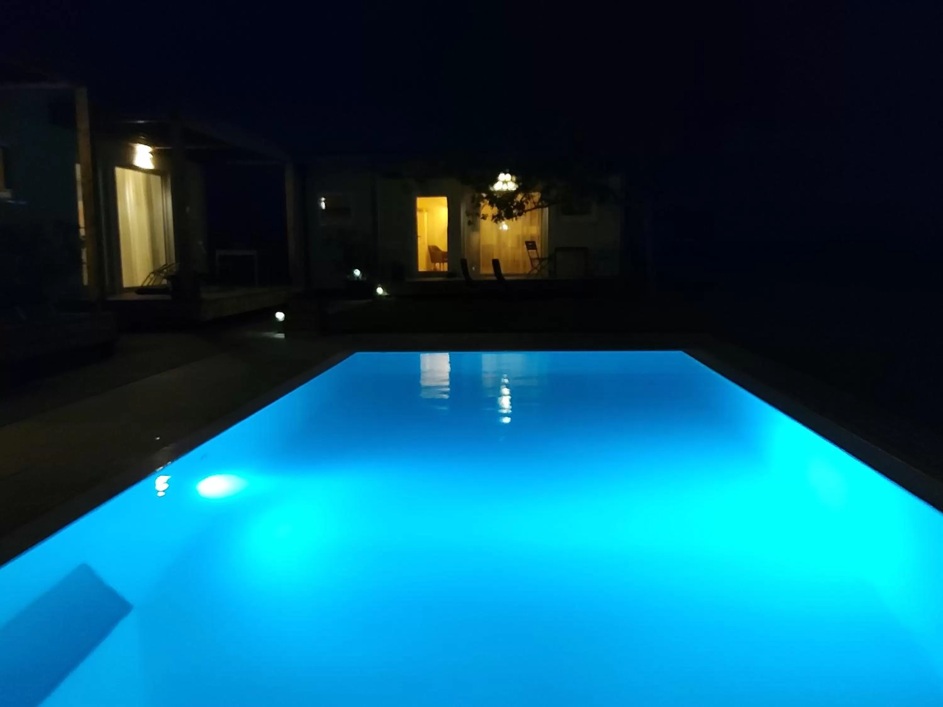 Swimming Pool in Zimmerei - Landgasthaus Karlo