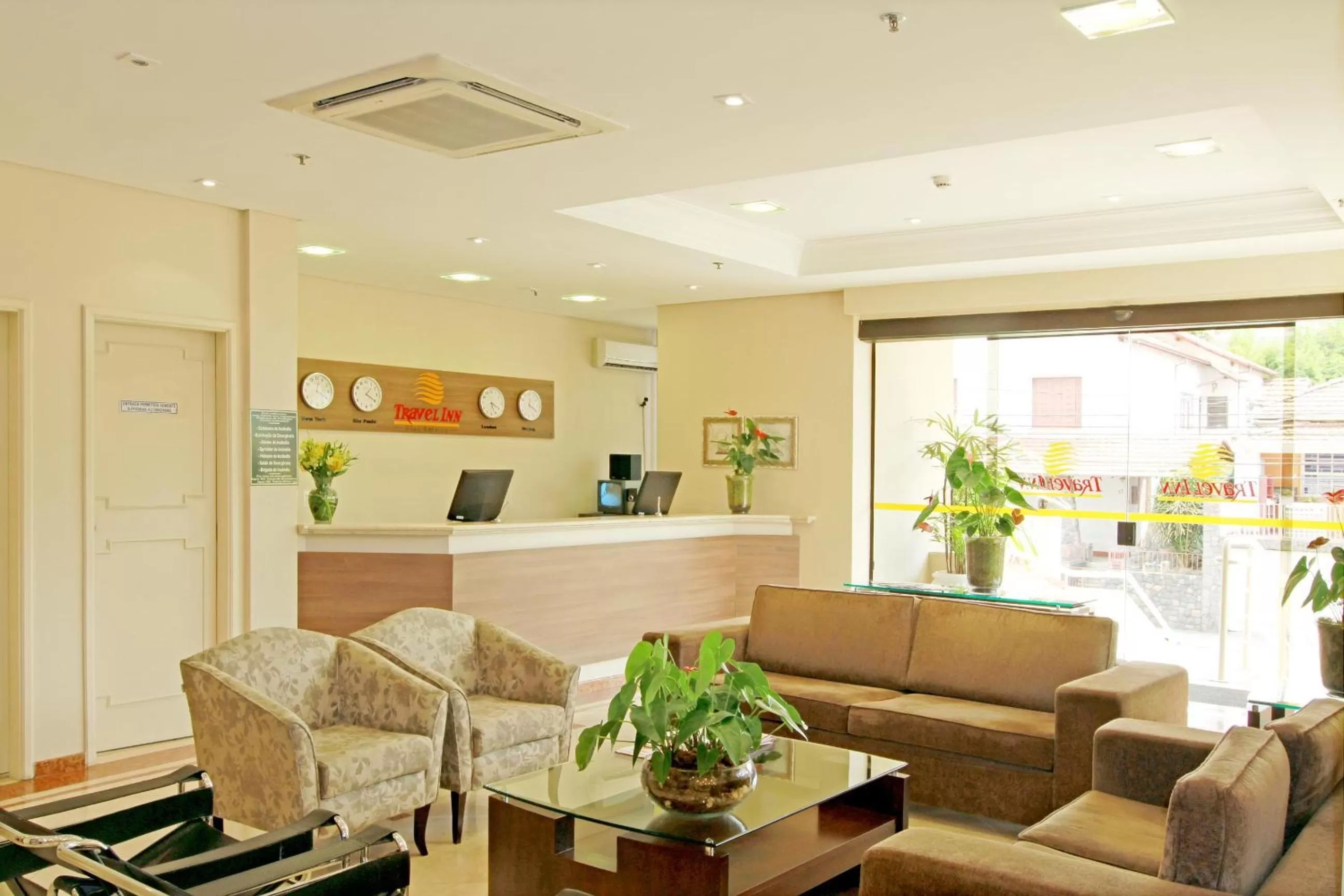 Lobby or reception, Lobby/Reception in Travel Inn Saint Charles