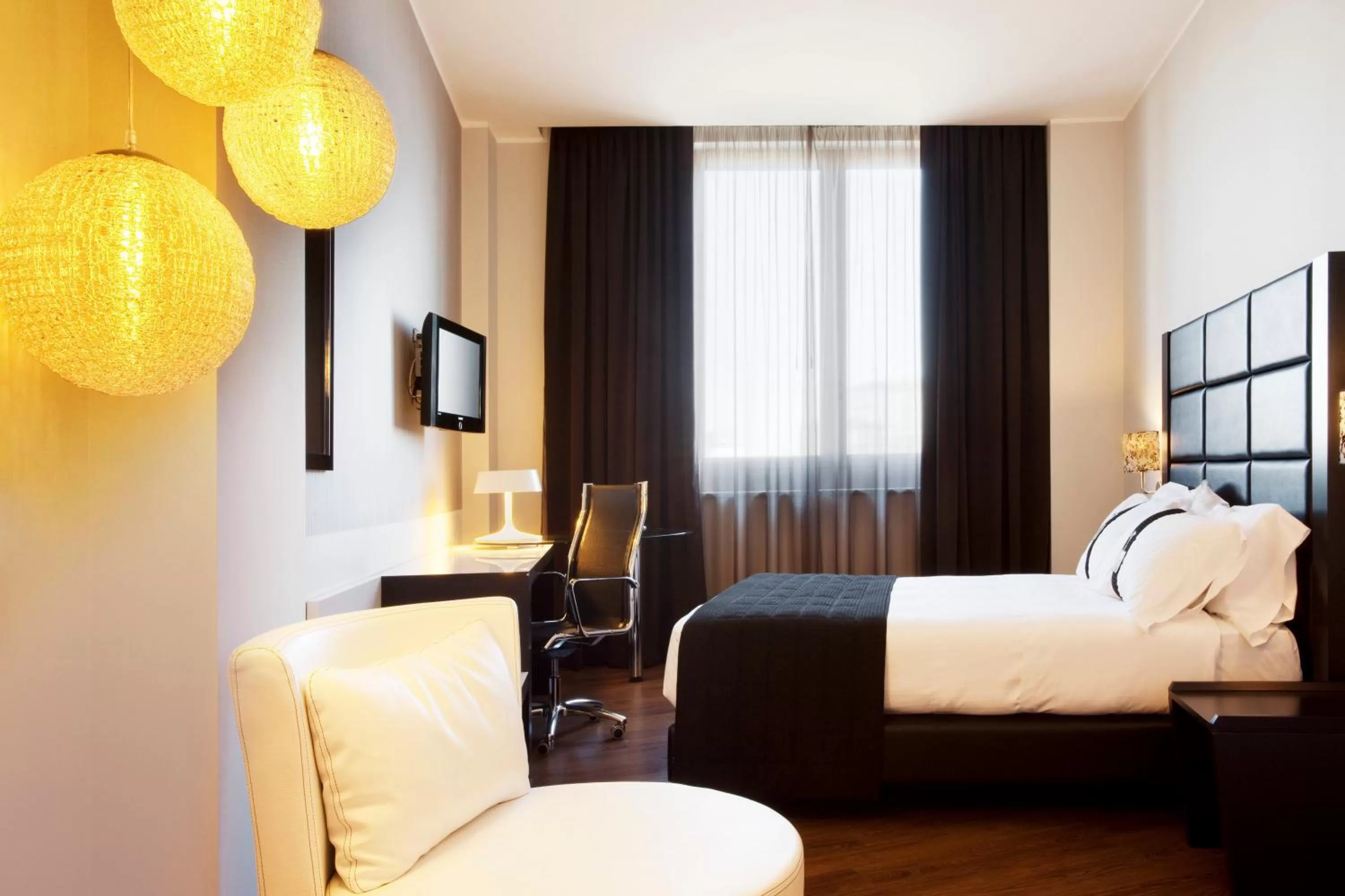 Photo of the whole room, Bed in Holiday Inn Genoa City by IHG