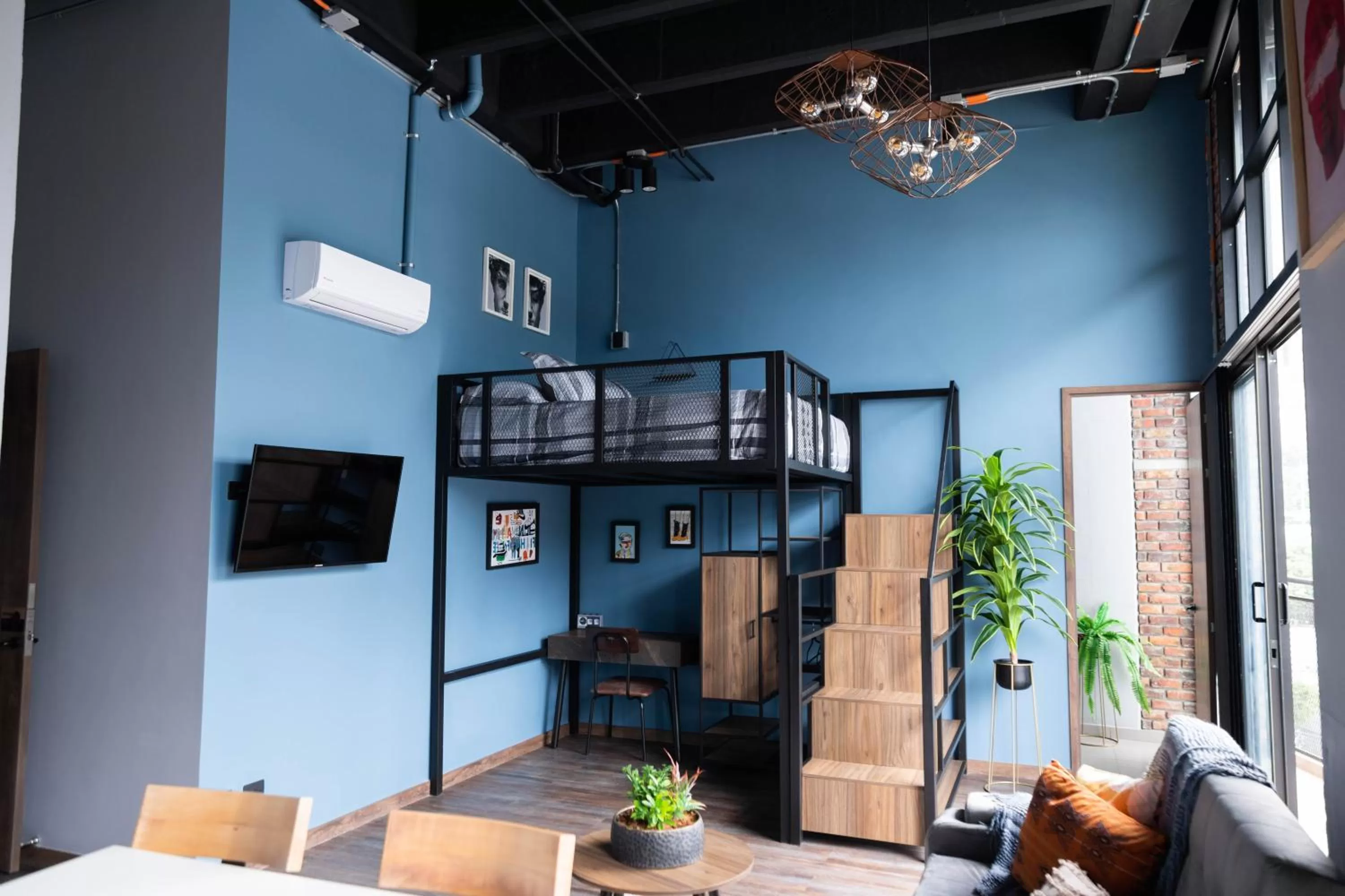 Photo of the whole room in Royal Living Poblado